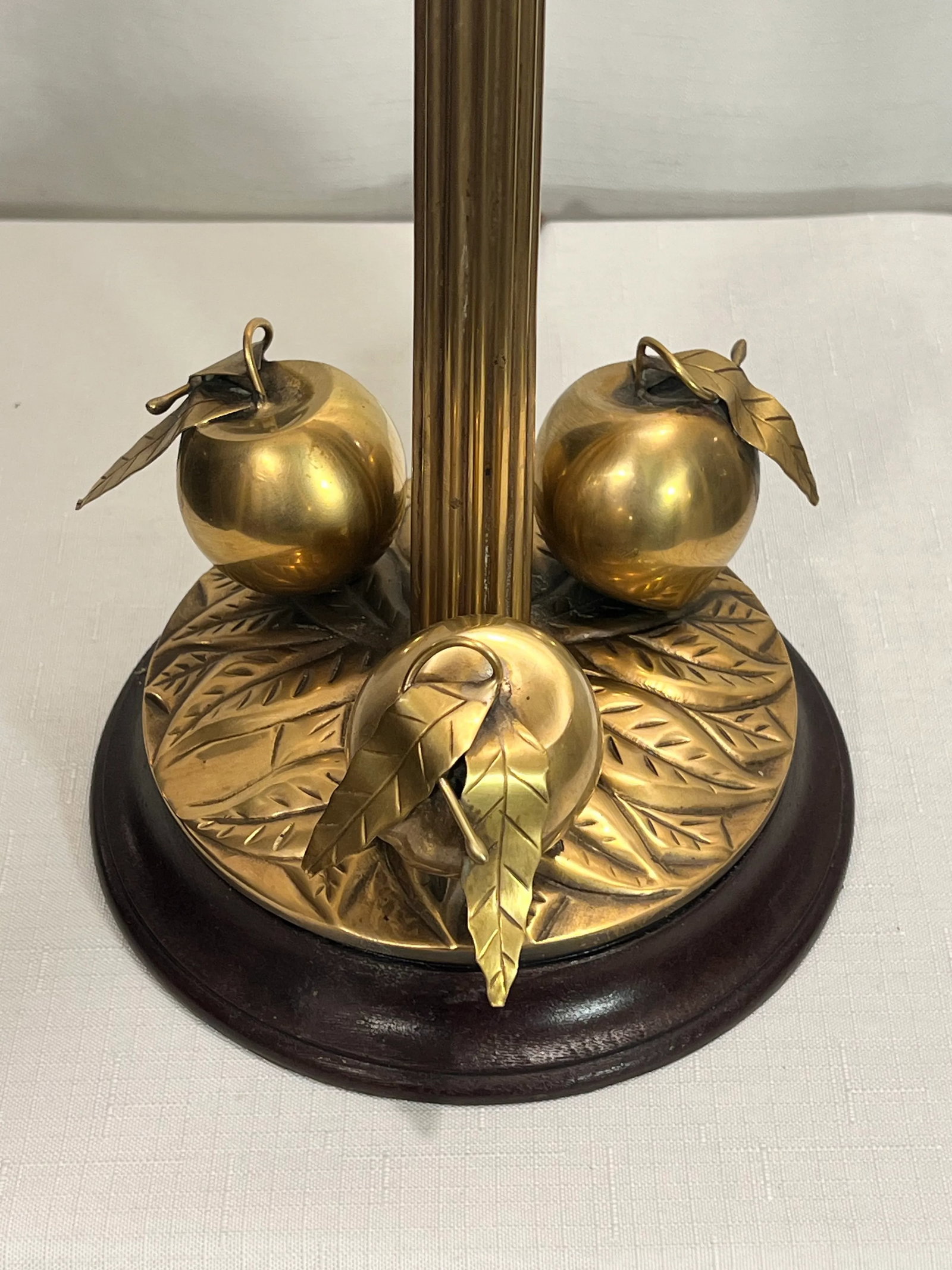 Vintage 1970s Hollywood Regency Brass "Golden Peaches" Lamp Attributed to Chapma - 7