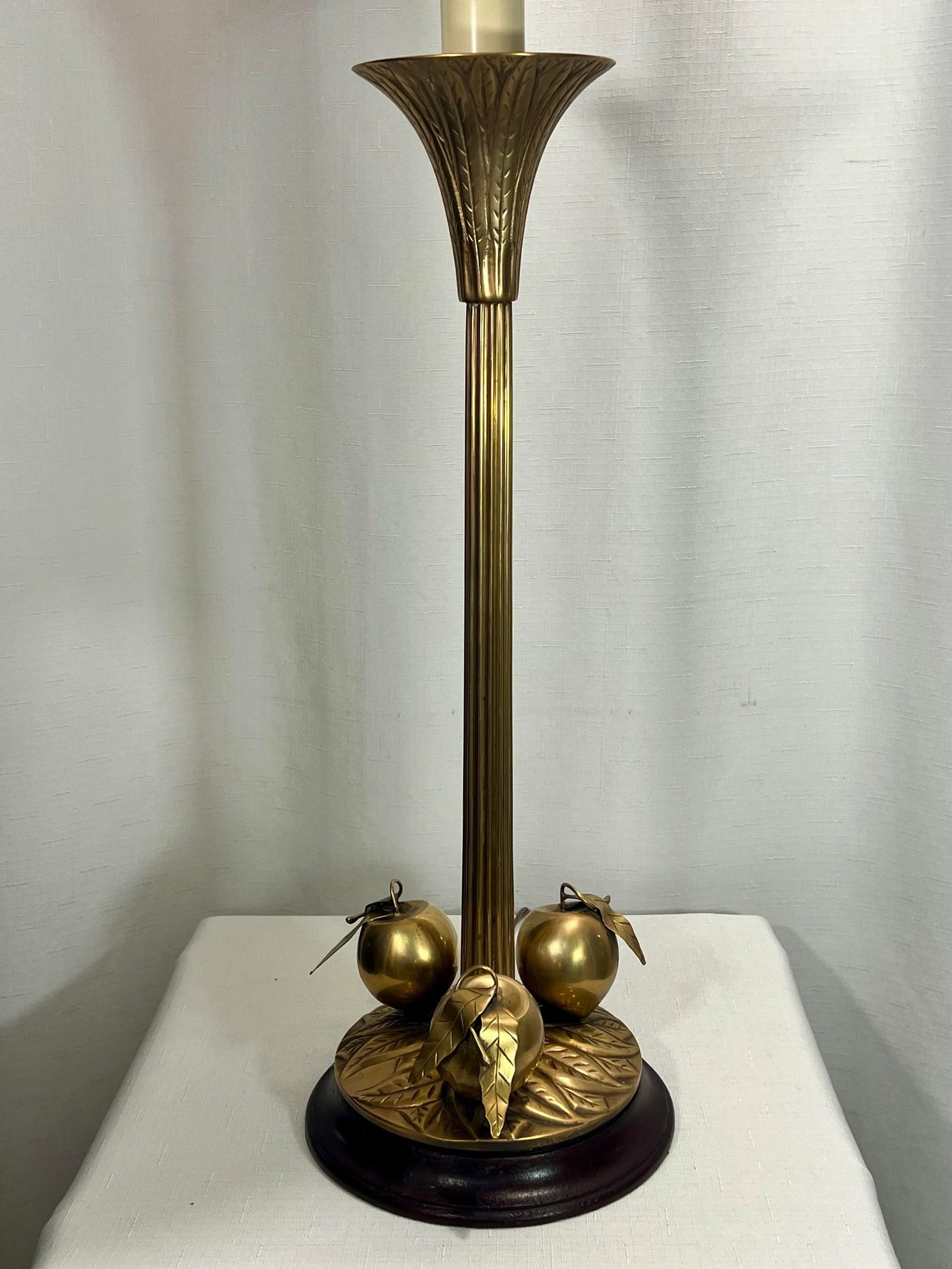 Vintage 1970s Hollywood Regency Brass "Golden Peaches" Lamp Attributed to Chapma - 8