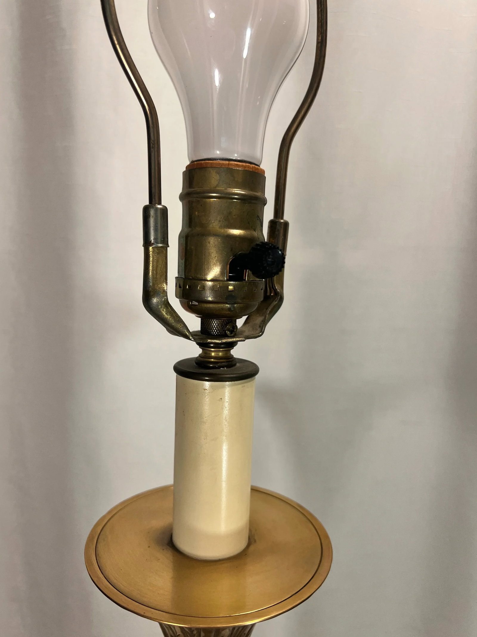 Vintage 1970s Hollywood Regency Brass "Golden Peaches" Lamp Attributed to Chapma - 9