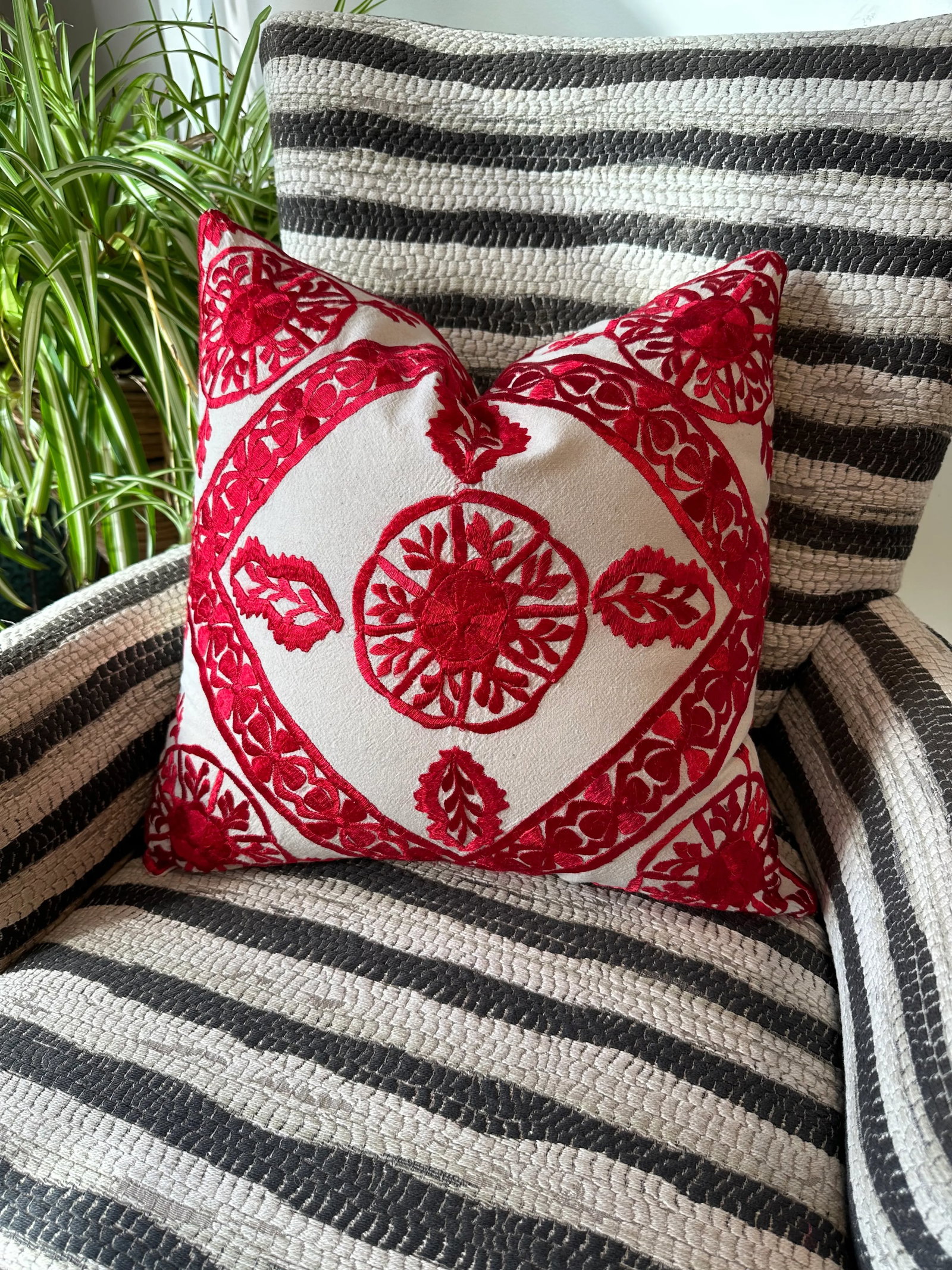 Late 20th Century Moroccan Red Silk Embroidered Pillow - 2