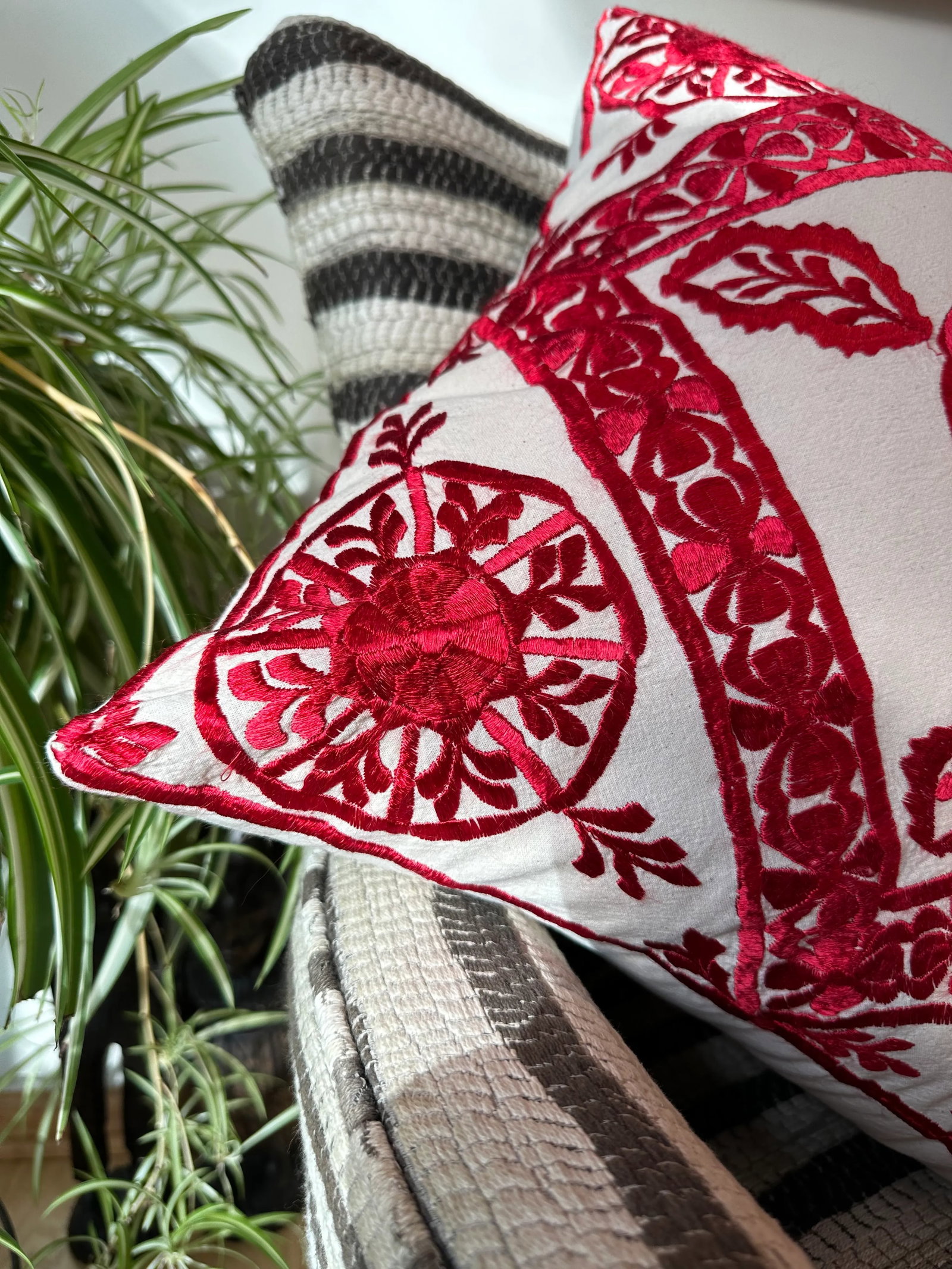 Late 20th Century Moroccan Red Silk Embroidered Pillow - 5