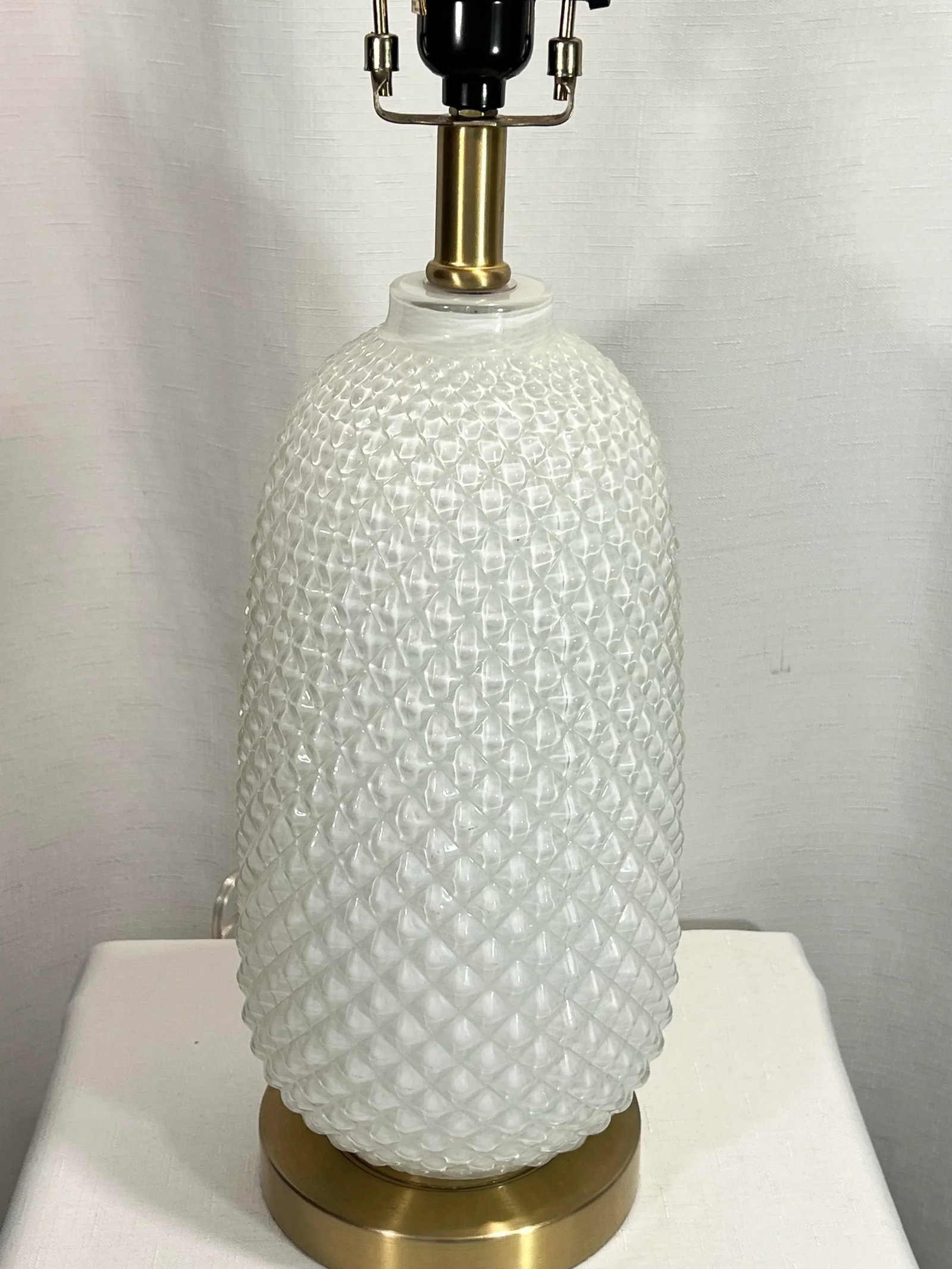 Surya White Hobnail Glass Style Reverse Painted White Table Lamp With Impressionist Style Floral Sha - 7