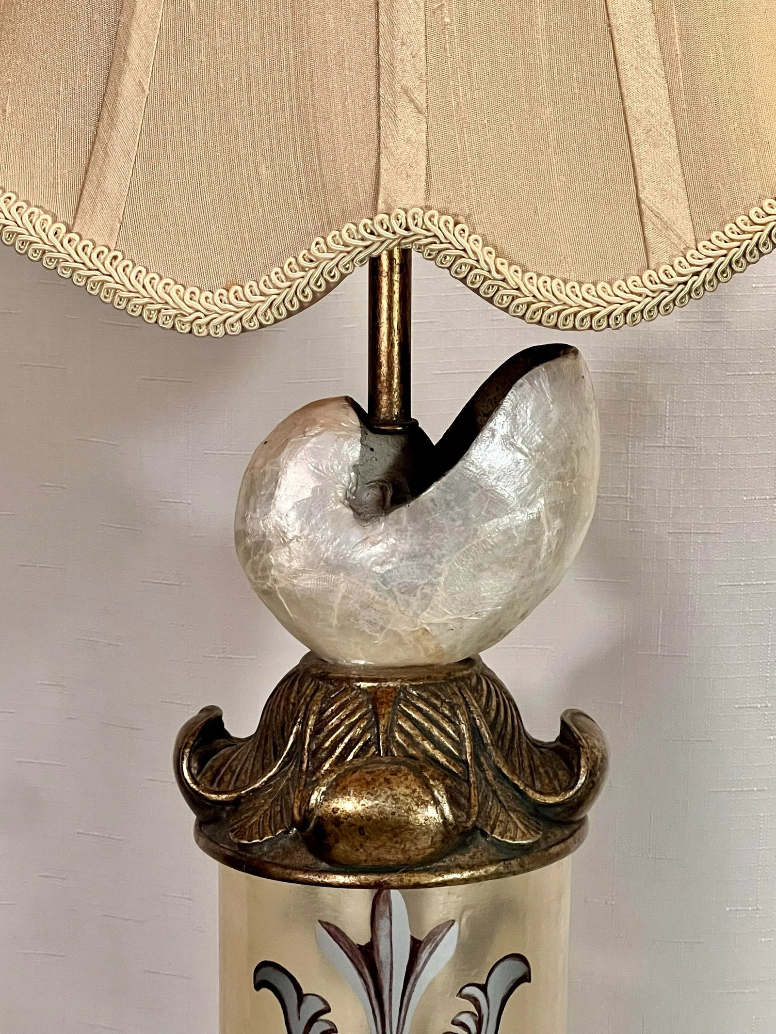 Vintage Palm Beach Regency Gilt Nautilus Seashell Column Table Lamp - 5