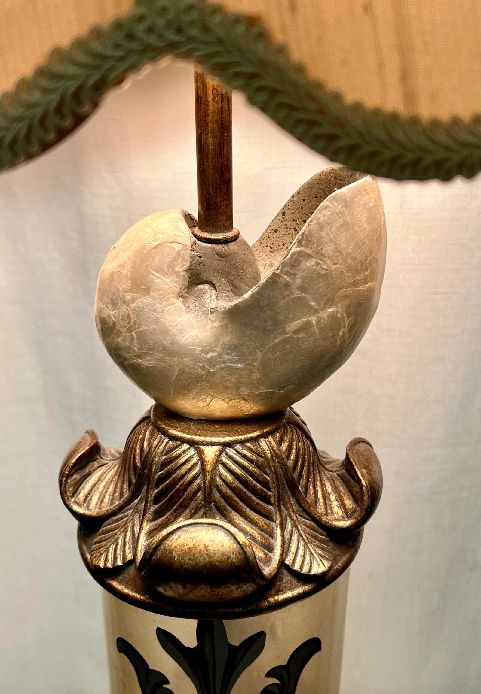 Vintage Palm Beach Regency Gilt Nautilus Seashell Column Table Lamp - 6