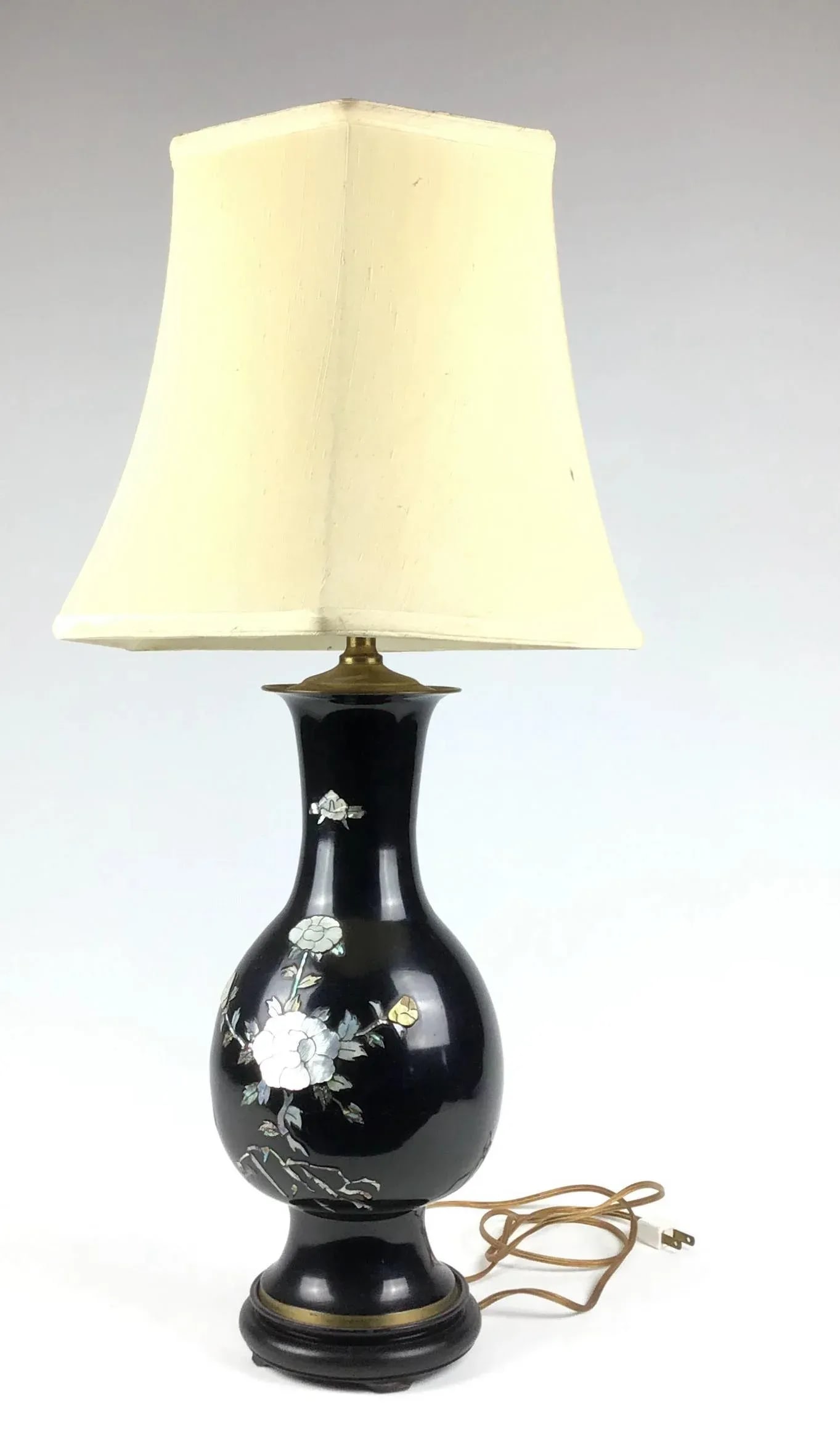 1950s Black Cloisonné Table Lamp With Mother of Pearl Details - 11