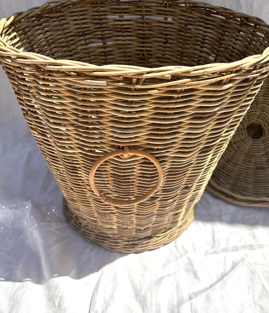 Rustic European Rattan Hamper W/Lid - 2