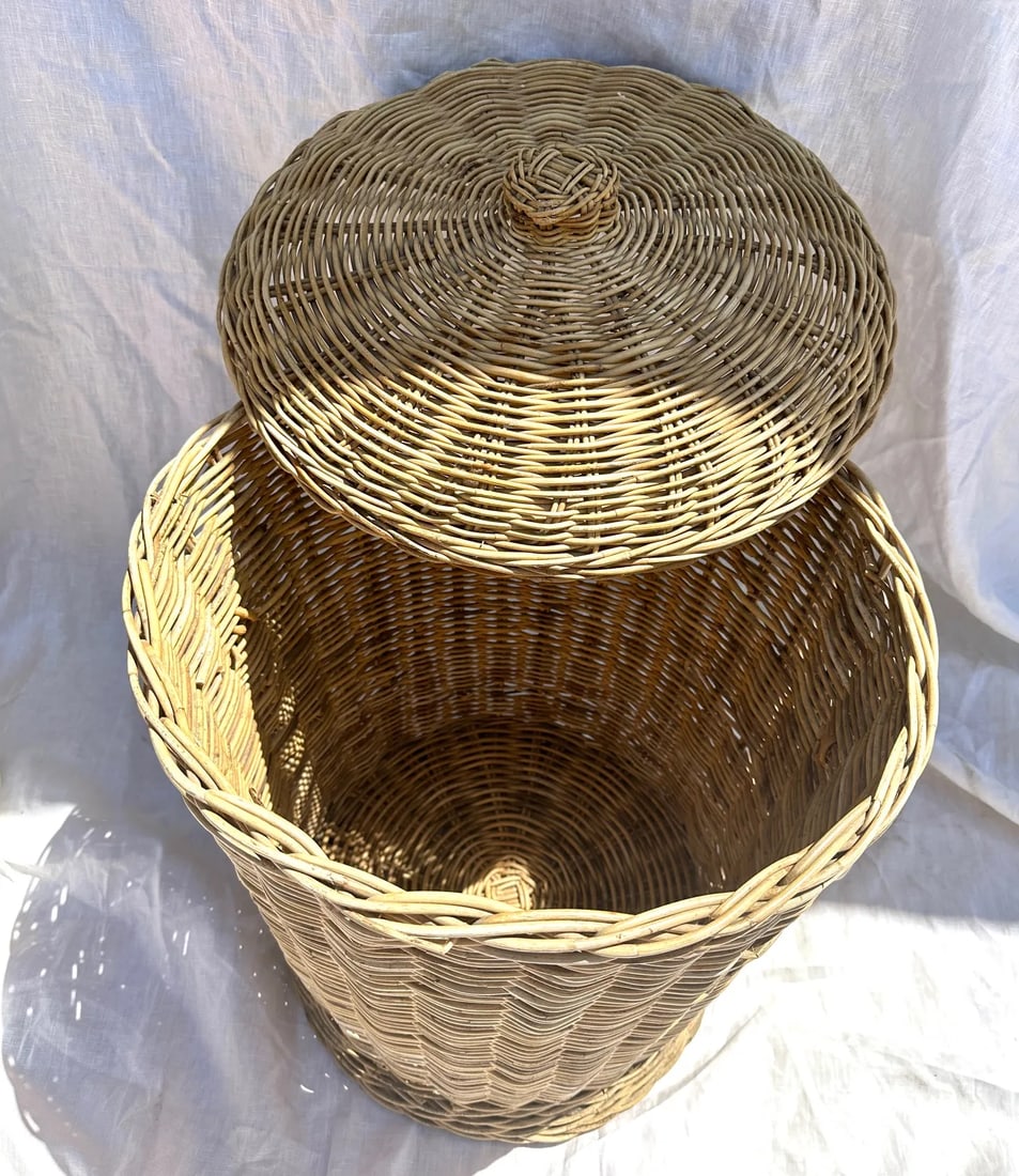 Rustic European Rattan Hamper W/Lid - 3