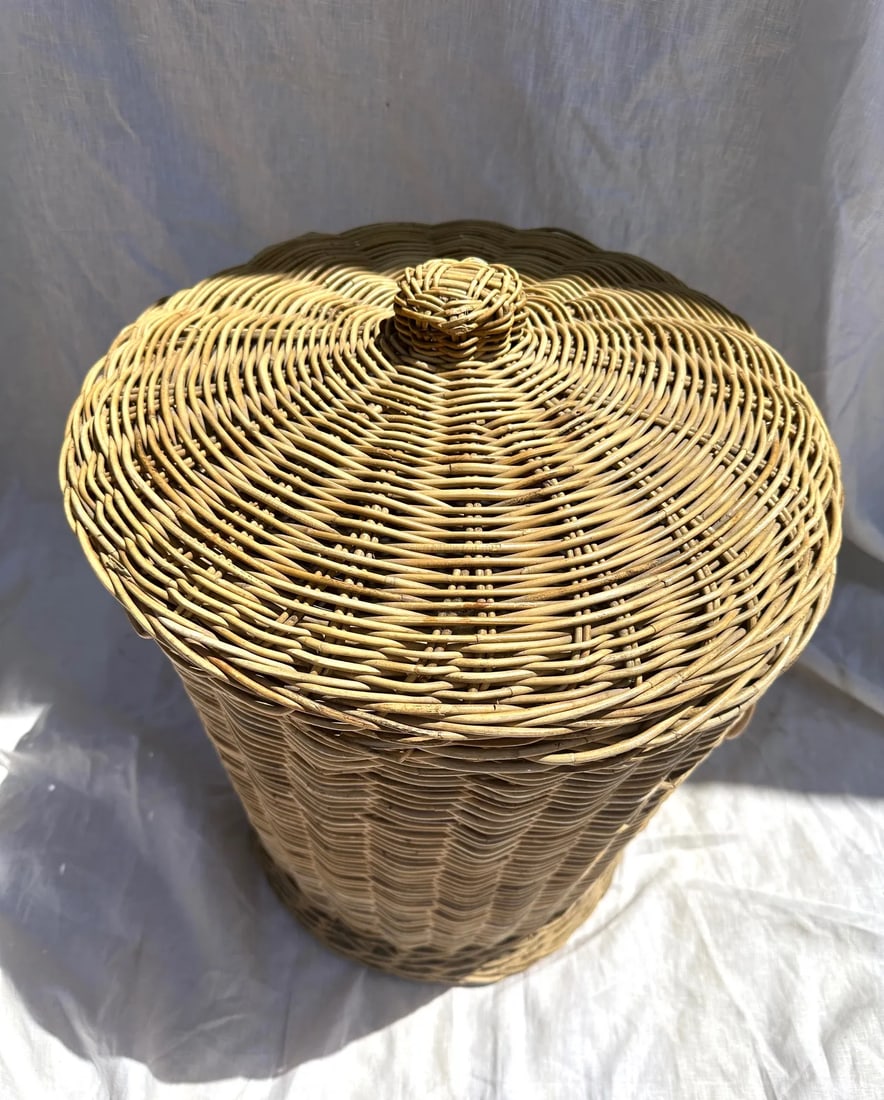 Rustic European Rattan Hamper W/Lid - 4
