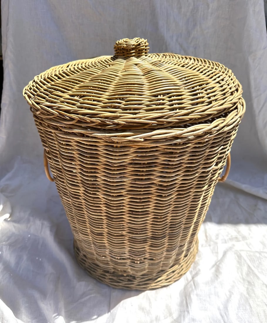 Rustic European Rattan Hamper W/Lid - 5