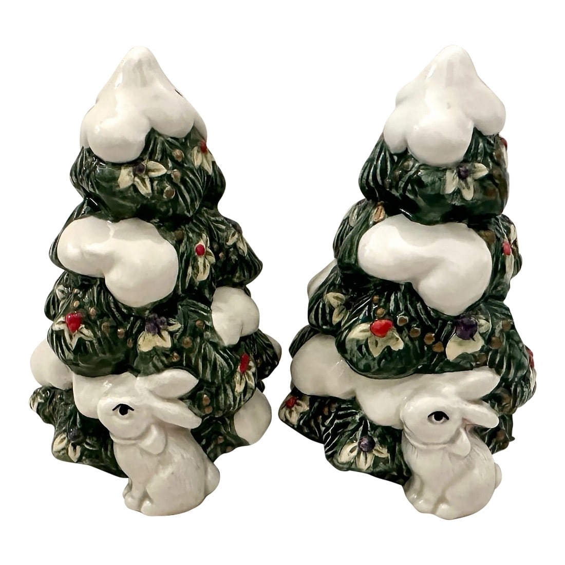 Fitz & Floyd Snowy Woods Christmas Tree Salt & Pepper Shakers: Vintage Fitz & Floyd Snowy Woods Christmas Tree salt & pepper shakers. Super cute and perfect for the holidays 4.5in h x 3in w Make sure to follow me, I have flash sales for my followers only 132 Cond