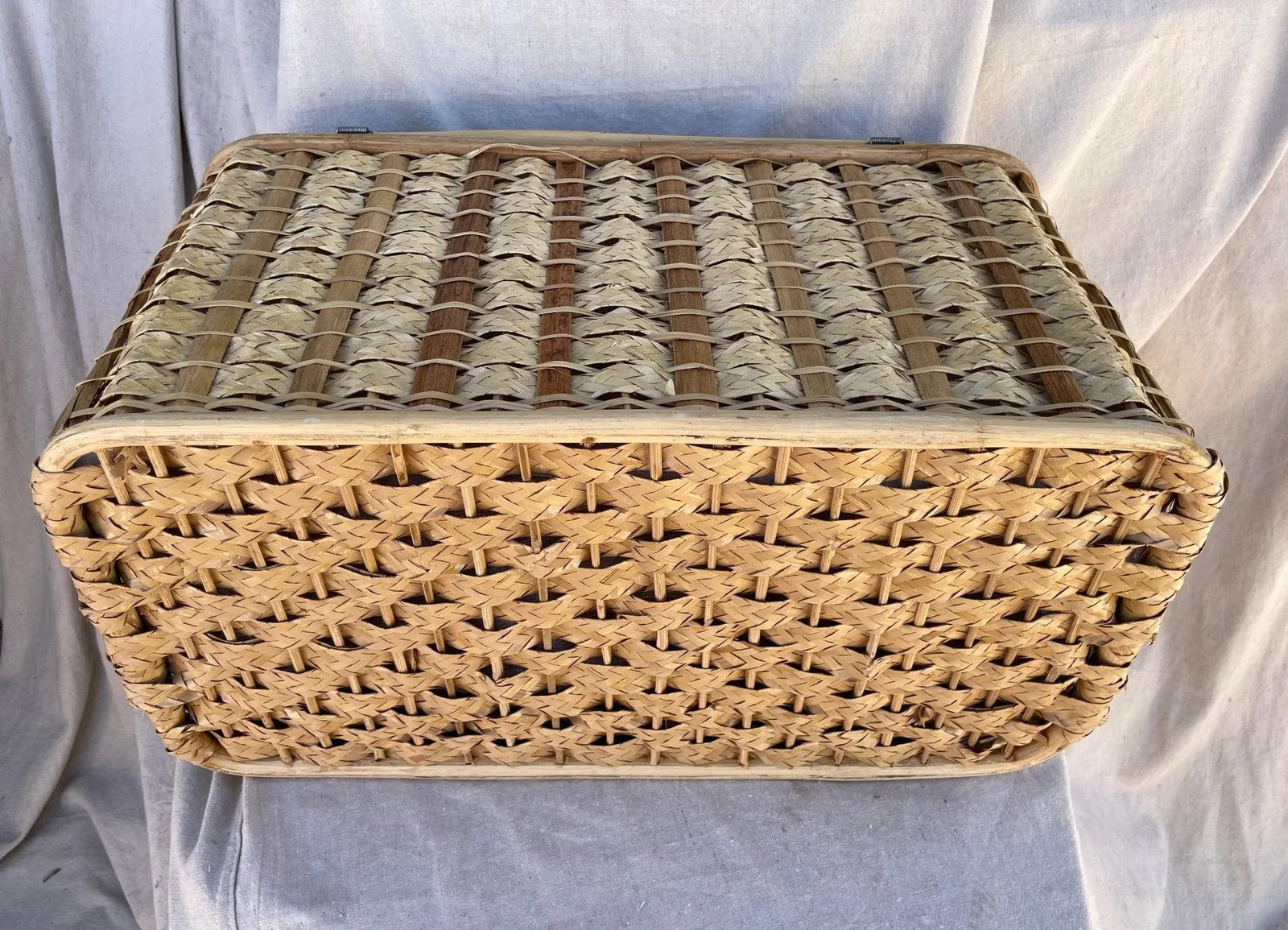 Vintage Bent Bamboo Seagrass Lidded Basket - 3