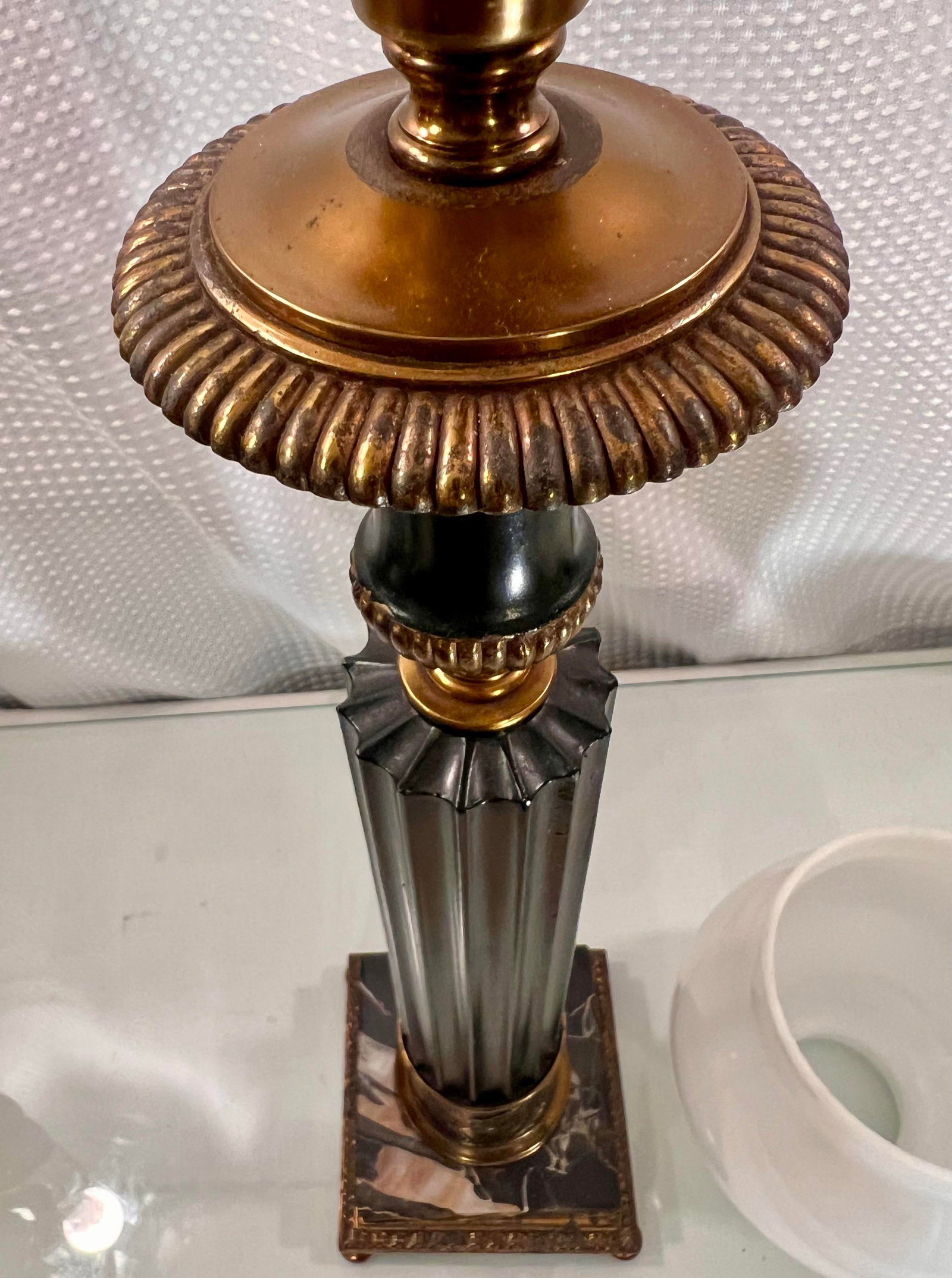 Mid-Century Hollywood Regency Patinated Bronze Neoclassical Fluted Column Table Lamp - 10