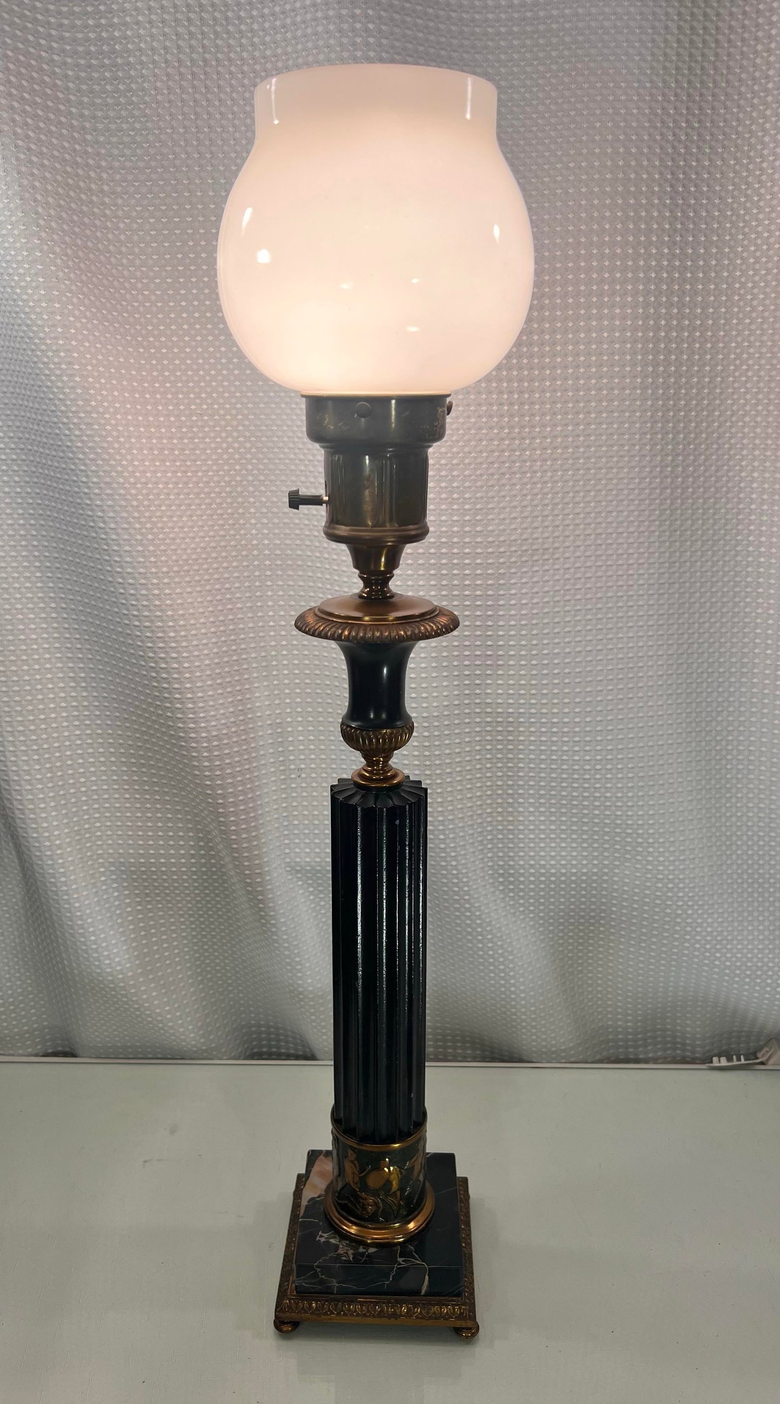 Mid-Century Hollywood Regency Patinated Bronze Neoclassical Fluted Column Table Lamp - 2