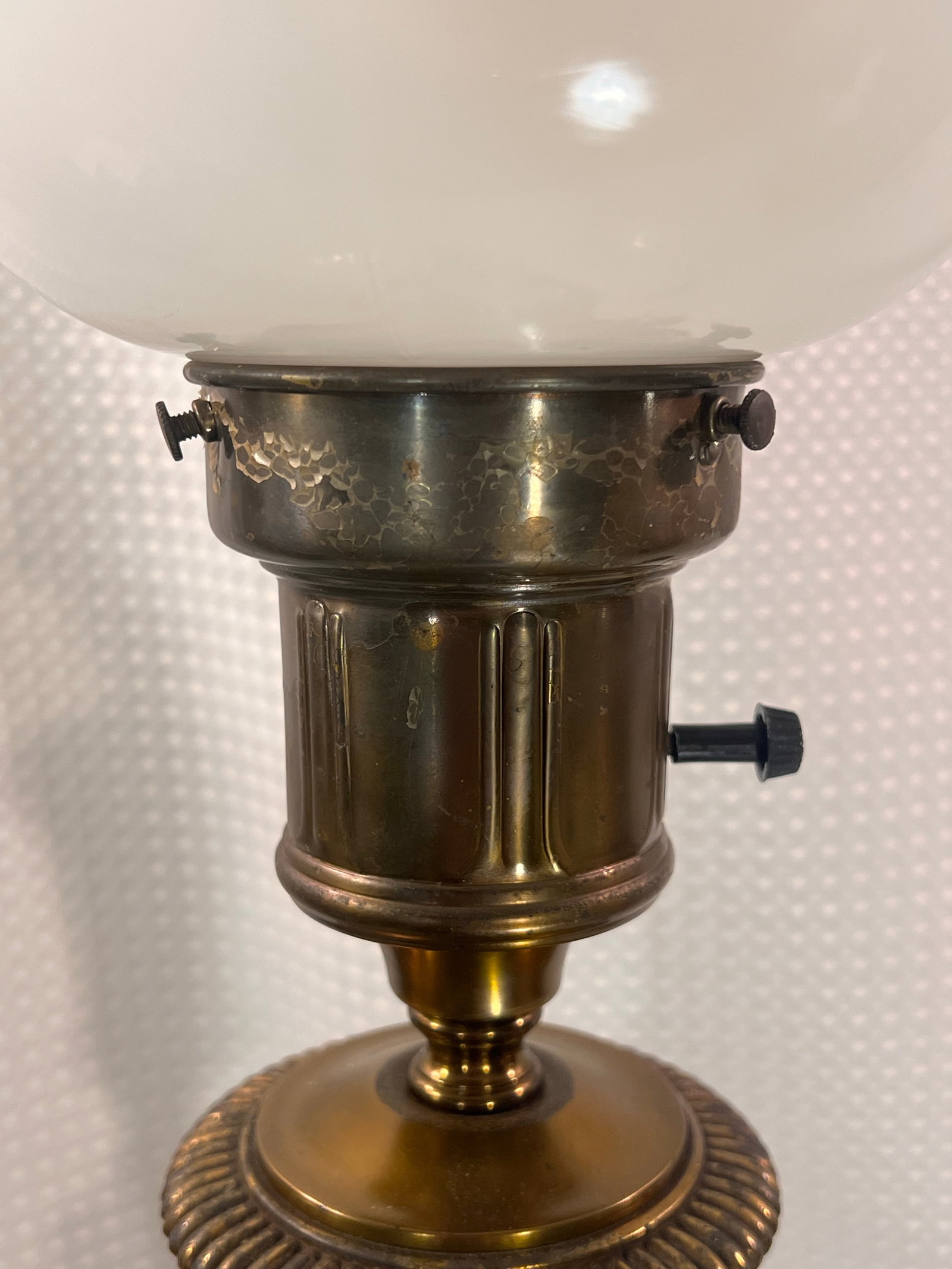 Mid-Century Hollywood Regency Patinated Bronze Neoclassical Fluted Column Table Lamp - 8