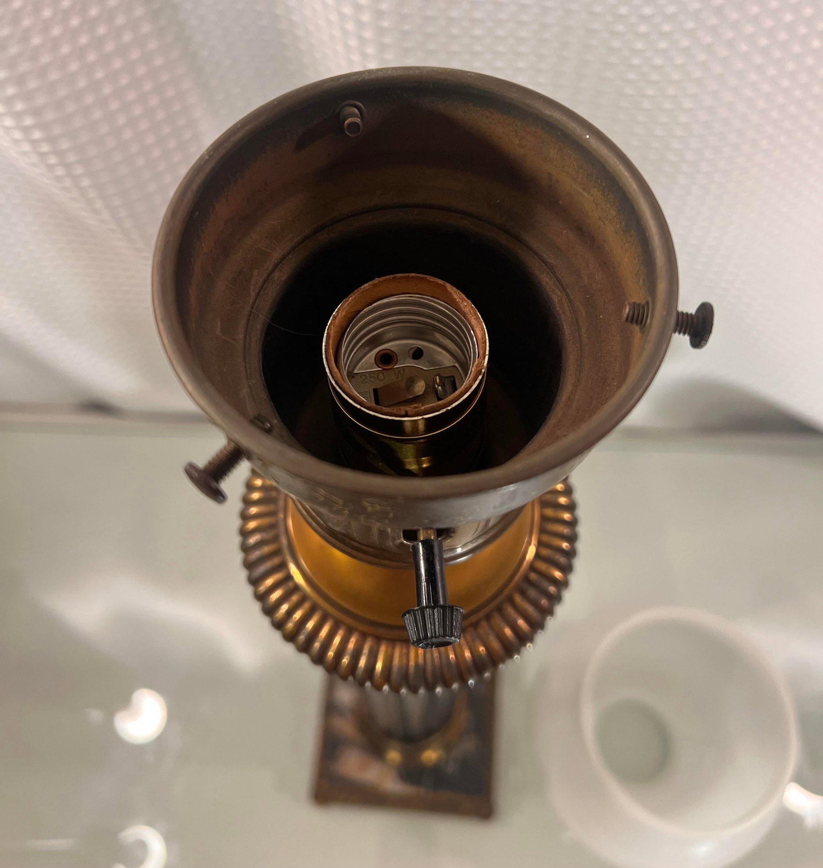 Mid-Century Hollywood Regency Patinated Bronze Neoclassical Fluted Column Table Lamp - 9