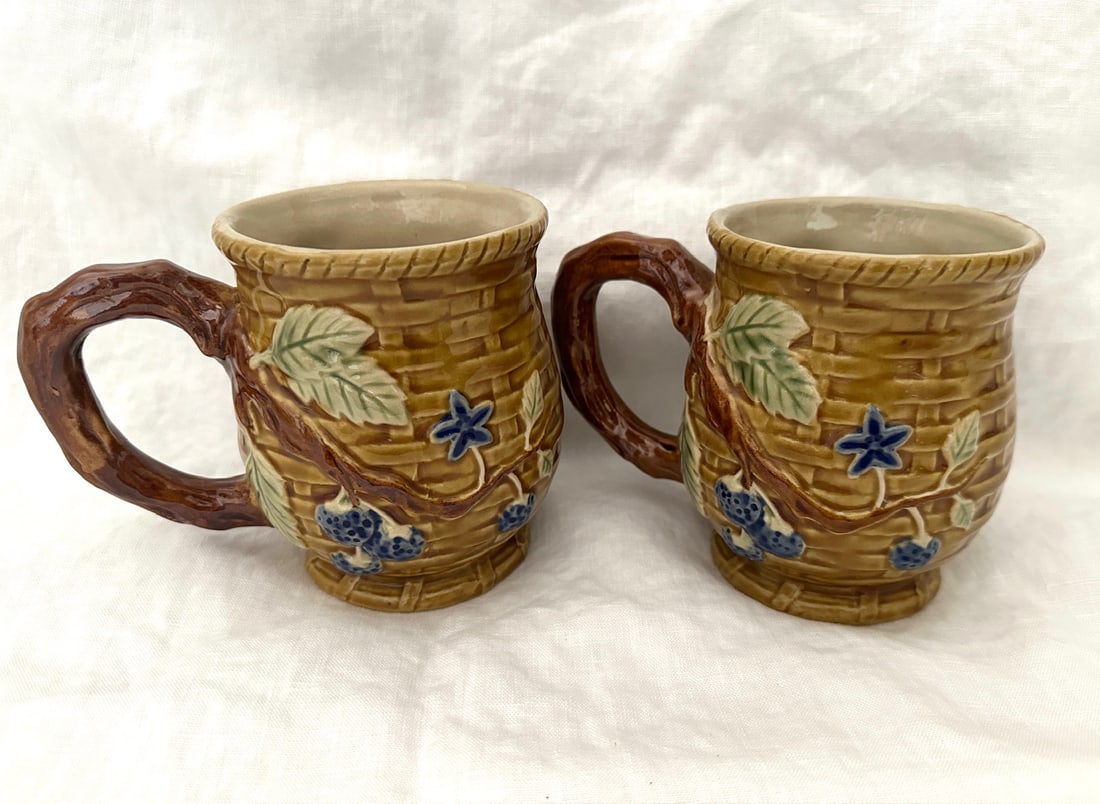 Vintage Set of 2 Majolica Blueberries/Basketweave Mugs - 4