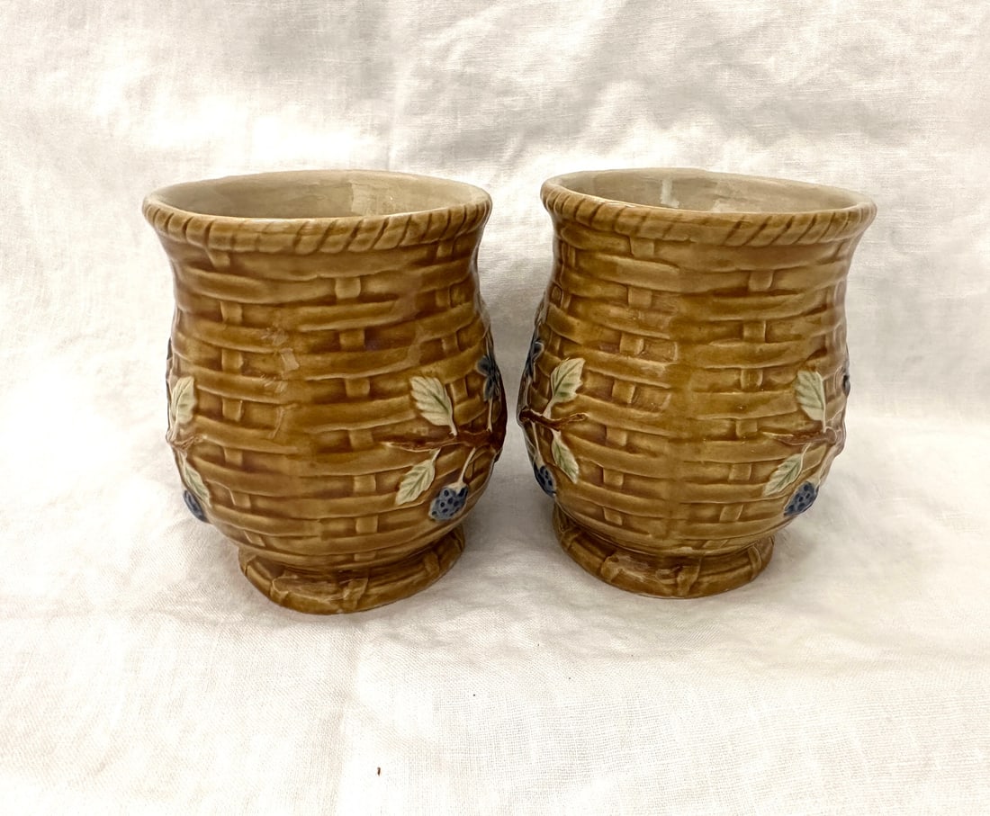 Vintage Set of 2 Majolica Blueberries/Basketweave Mugs - 5
