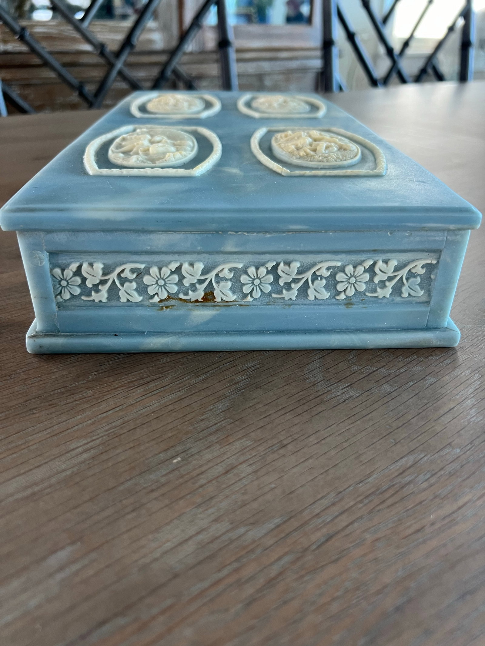 1960s Vintage Blue Marbled Incolay Large Stone Jewelry Box With Raised Relief Cameos of Lovers Court - 10