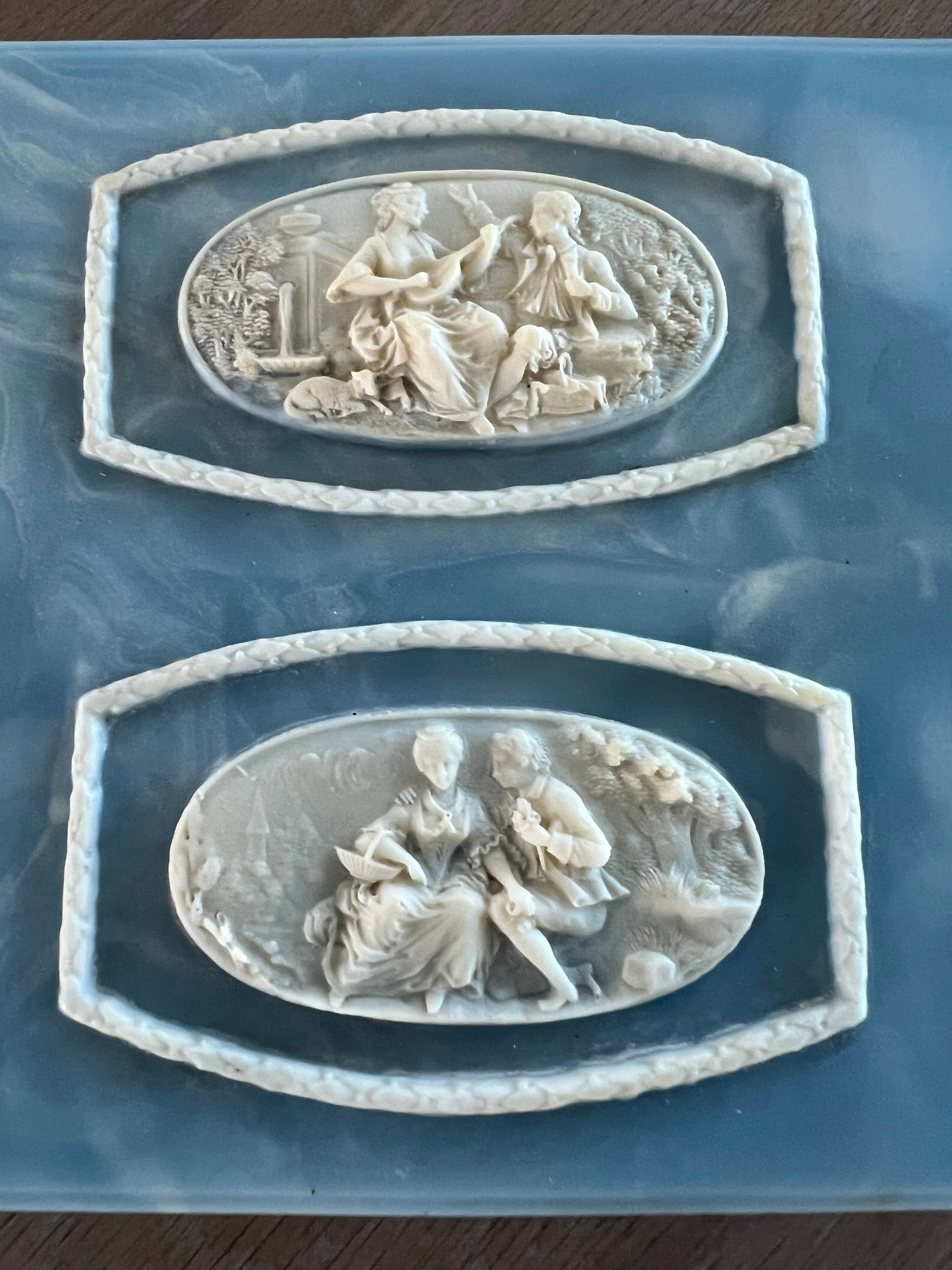 1960s Vintage Blue Marbled Incolay Large Stone Jewelry Box With Raised Relief Cameos of Lovers Court - 4