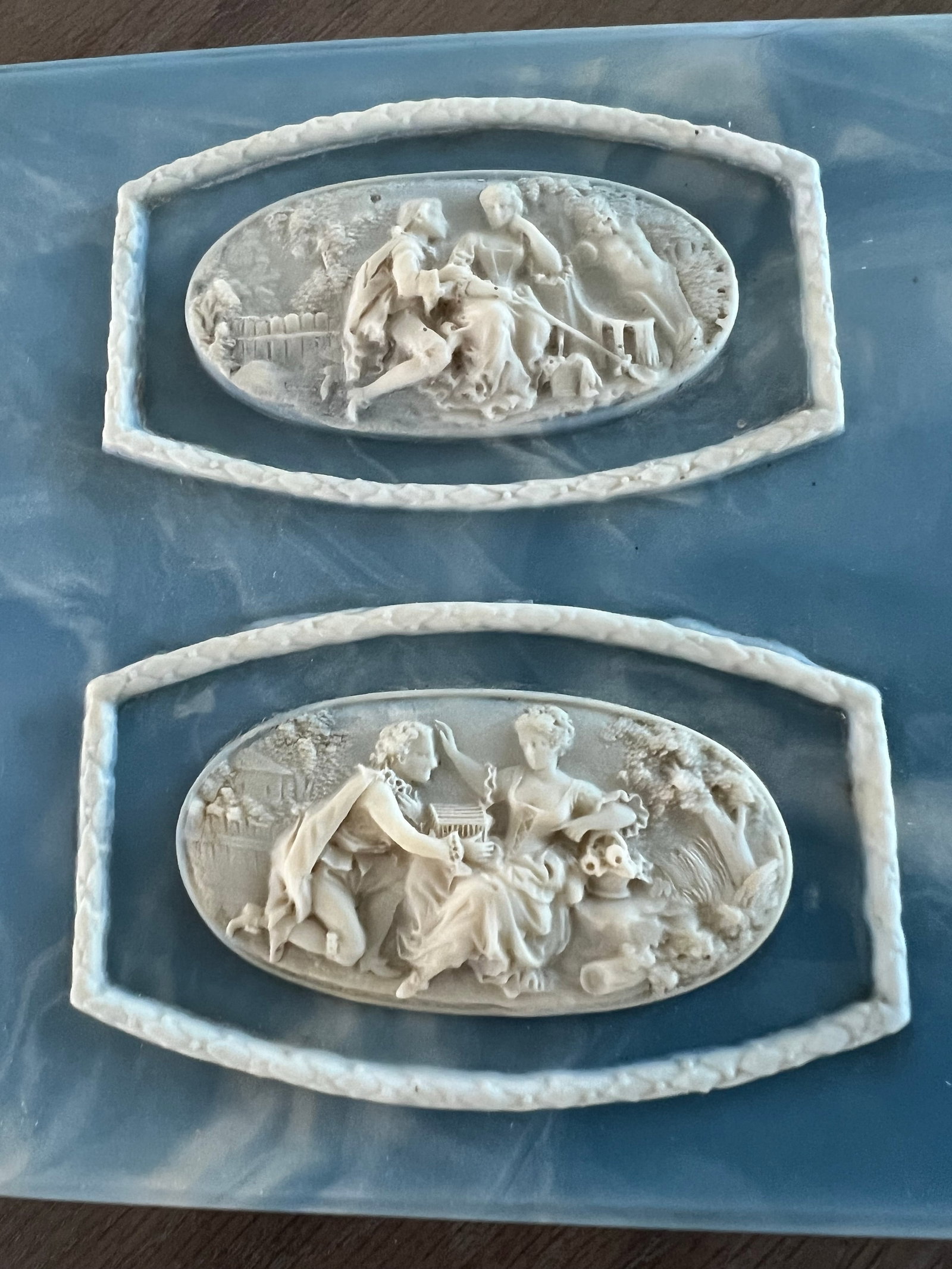 1960s Vintage Blue Marbled Incolay Large Stone Jewelry Box With Raised Relief Cameos of Lovers Court - 5