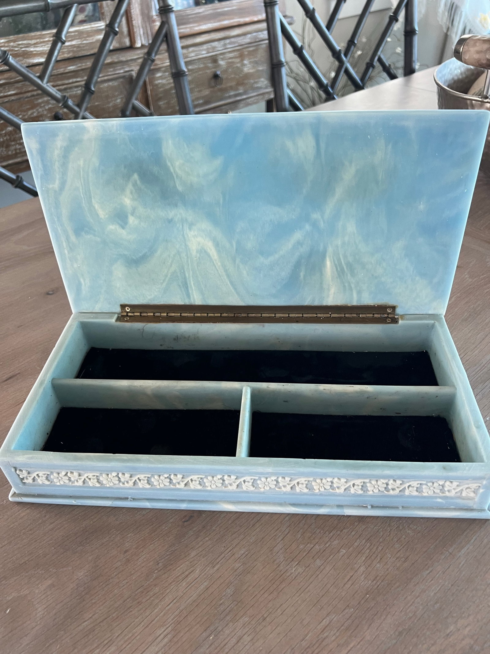 1960s Vintage Blue Marbled Incolay Large Stone Jewelry Box With Raised Relief Cameos of Lovers Court - 6