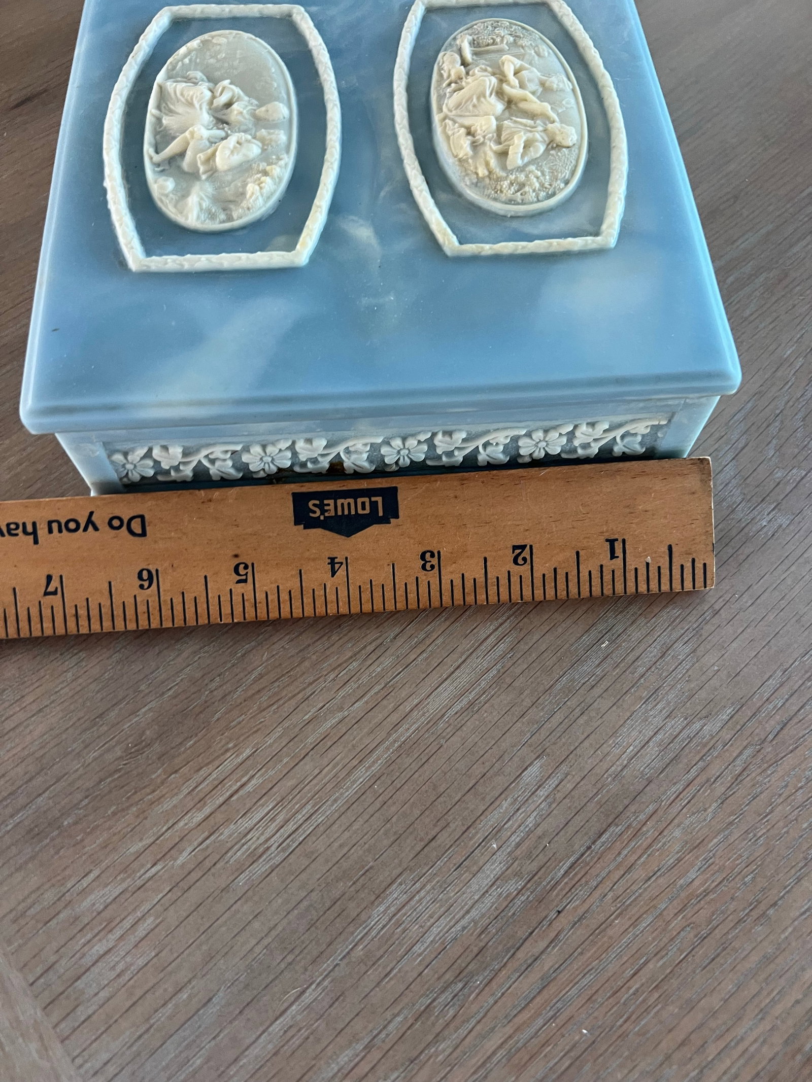 1960s Vintage Blue Marbled Incolay Large Stone Jewelry Box With Raised Relief Cameos of Lovers Court - 9
