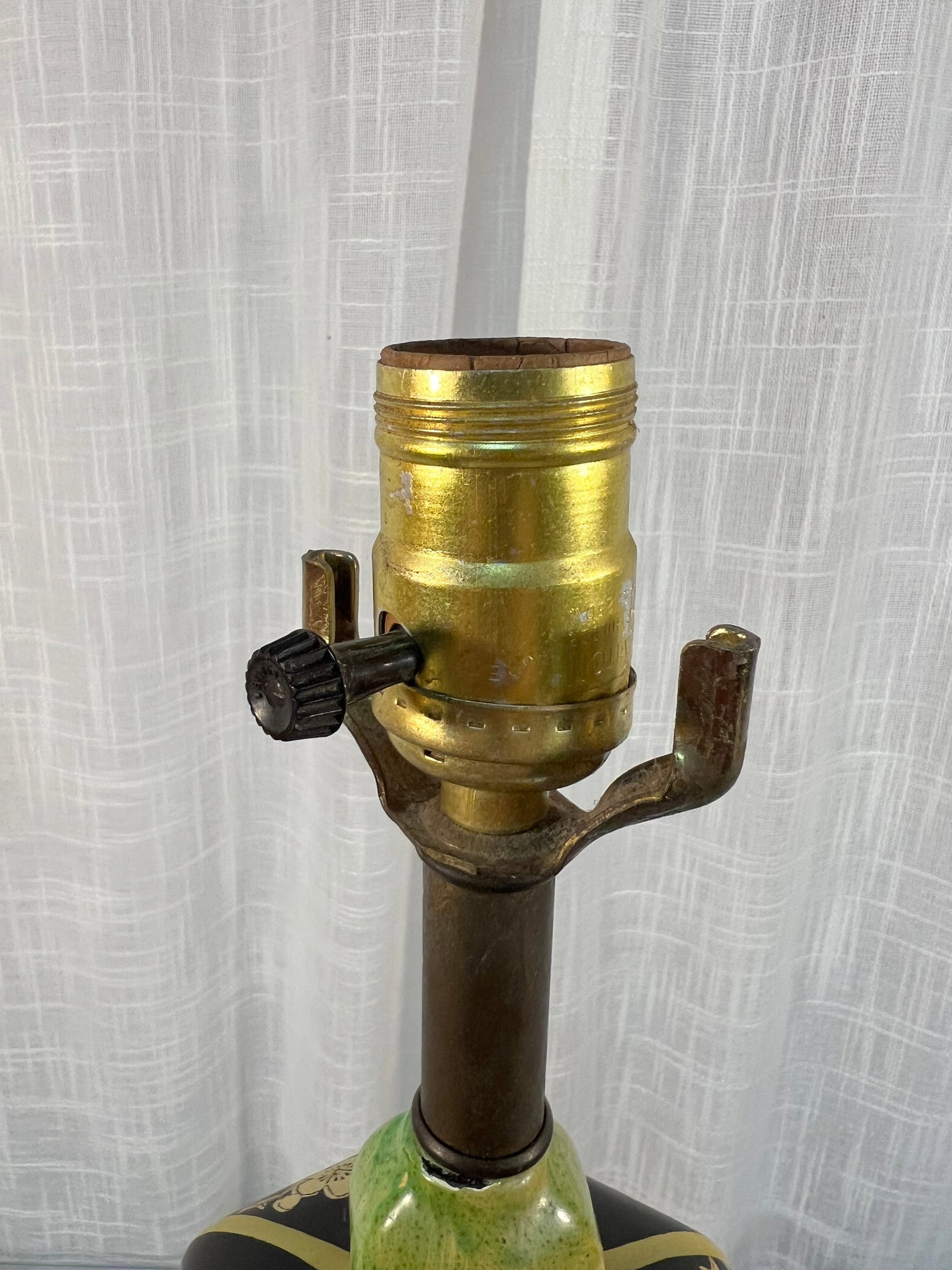 1970s Hand-Painted Hexagonal "Famille Noire" Ginger Jar Lamp - Turtle and Crane - Emerald & Gold Chi - 10