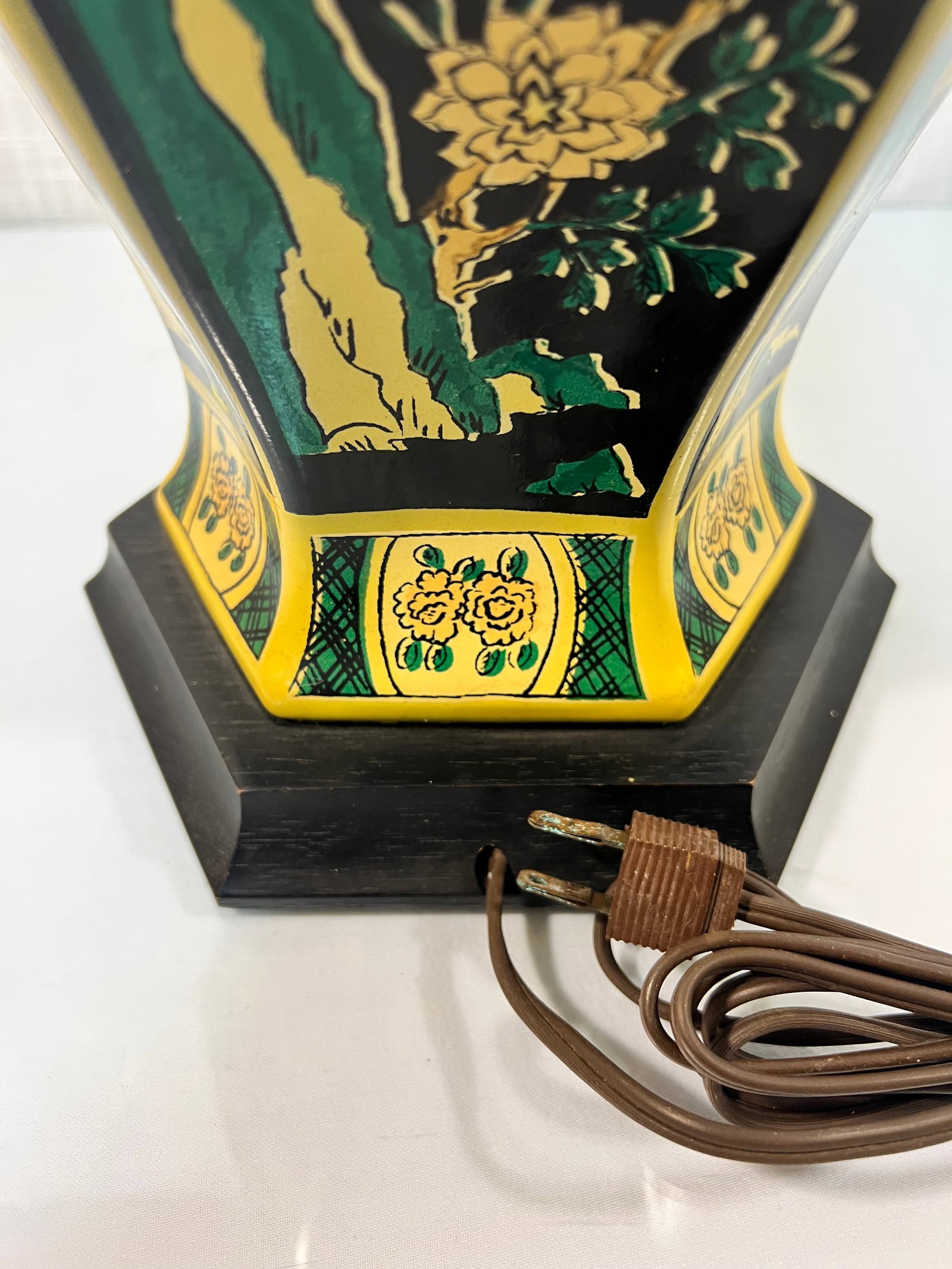 1970s Hand-Painted Hexagonal "Famille Noire" Ginger Jar Lamp - Turtle and Crane - Emerald & Gold Chi - 3