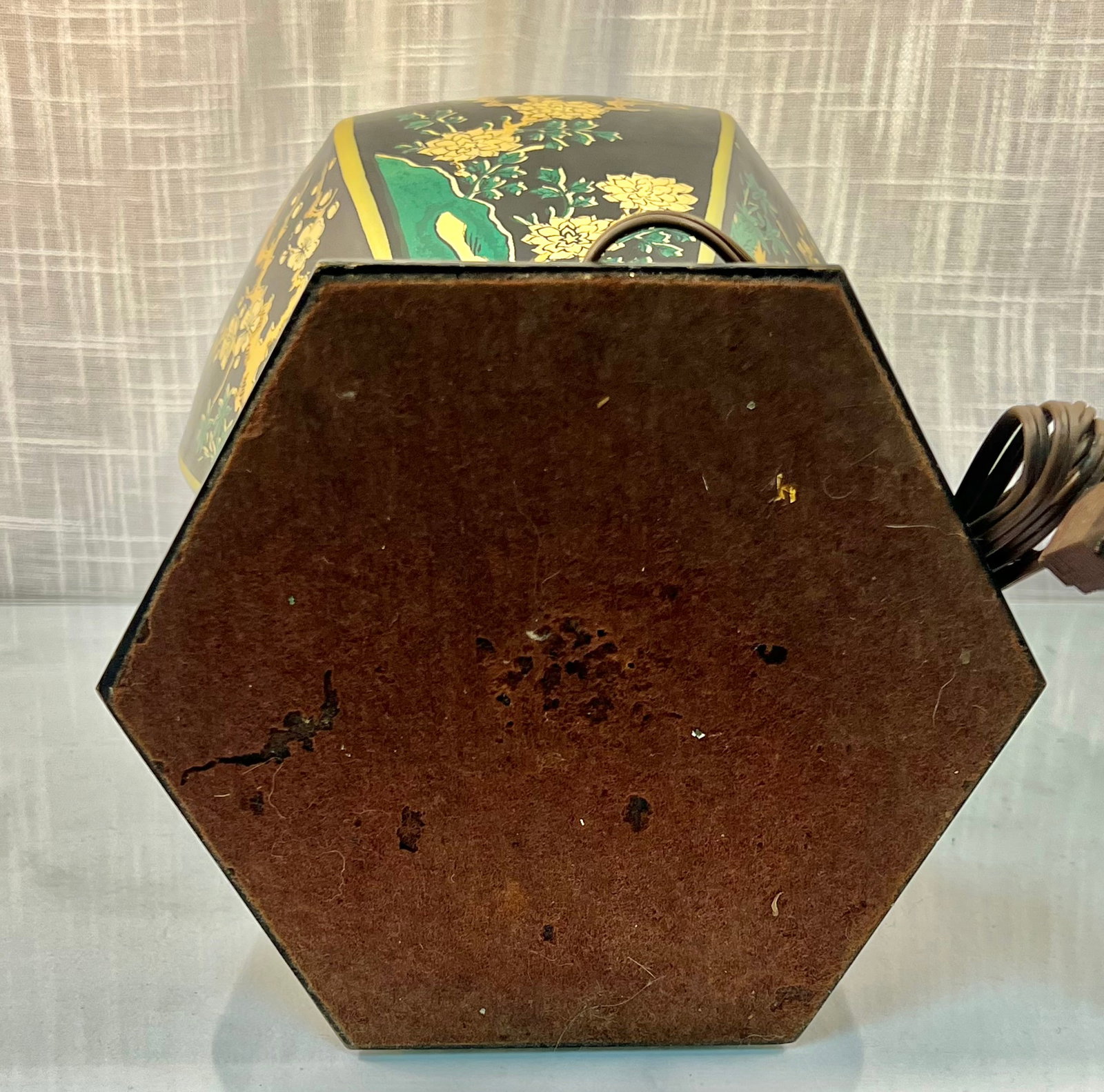 1970s Hand-Painted Hexagonal "Famille Noire" Ginger Jar Lamp - Turtle and Crane - Emerald & Gold Chi - 6