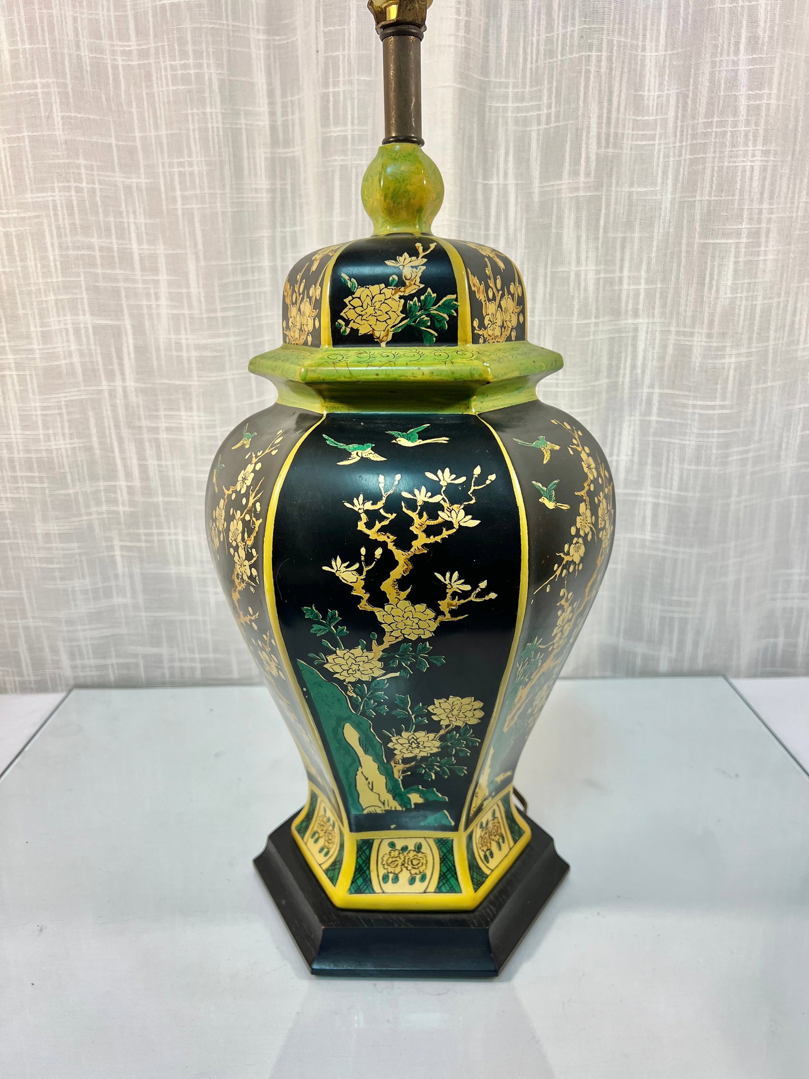 1970s Hand-Painted Hexagonal "Famille Noire" Ginger Jar Lamp - Turtle and Crane - Emerald & Gold Chi - 7