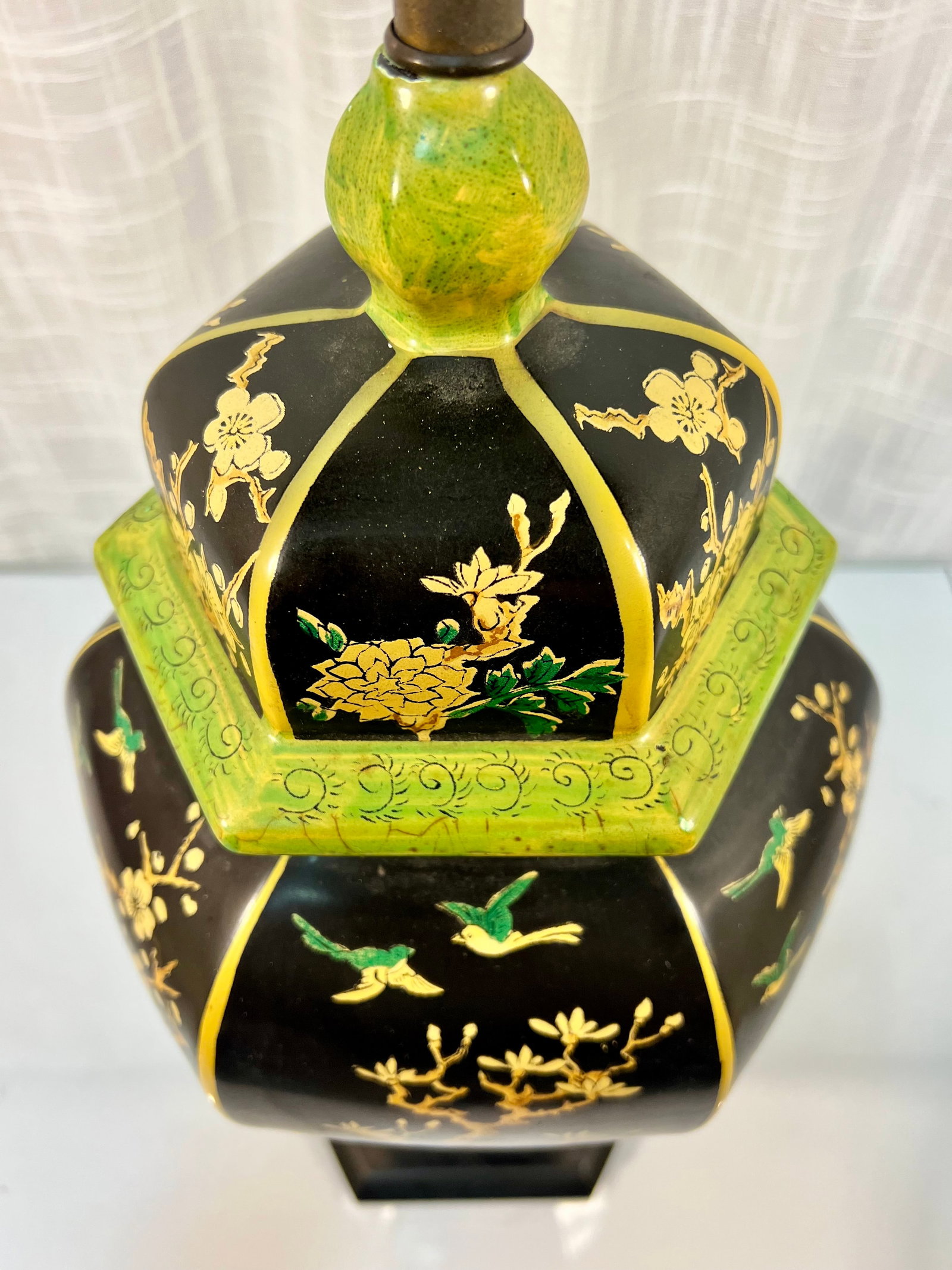 1970s Hand-Painted Hexagonal "Famille Noire" Ginger Jar Lamp - Turtle and Crane - Emerald & Gold Chi - 8