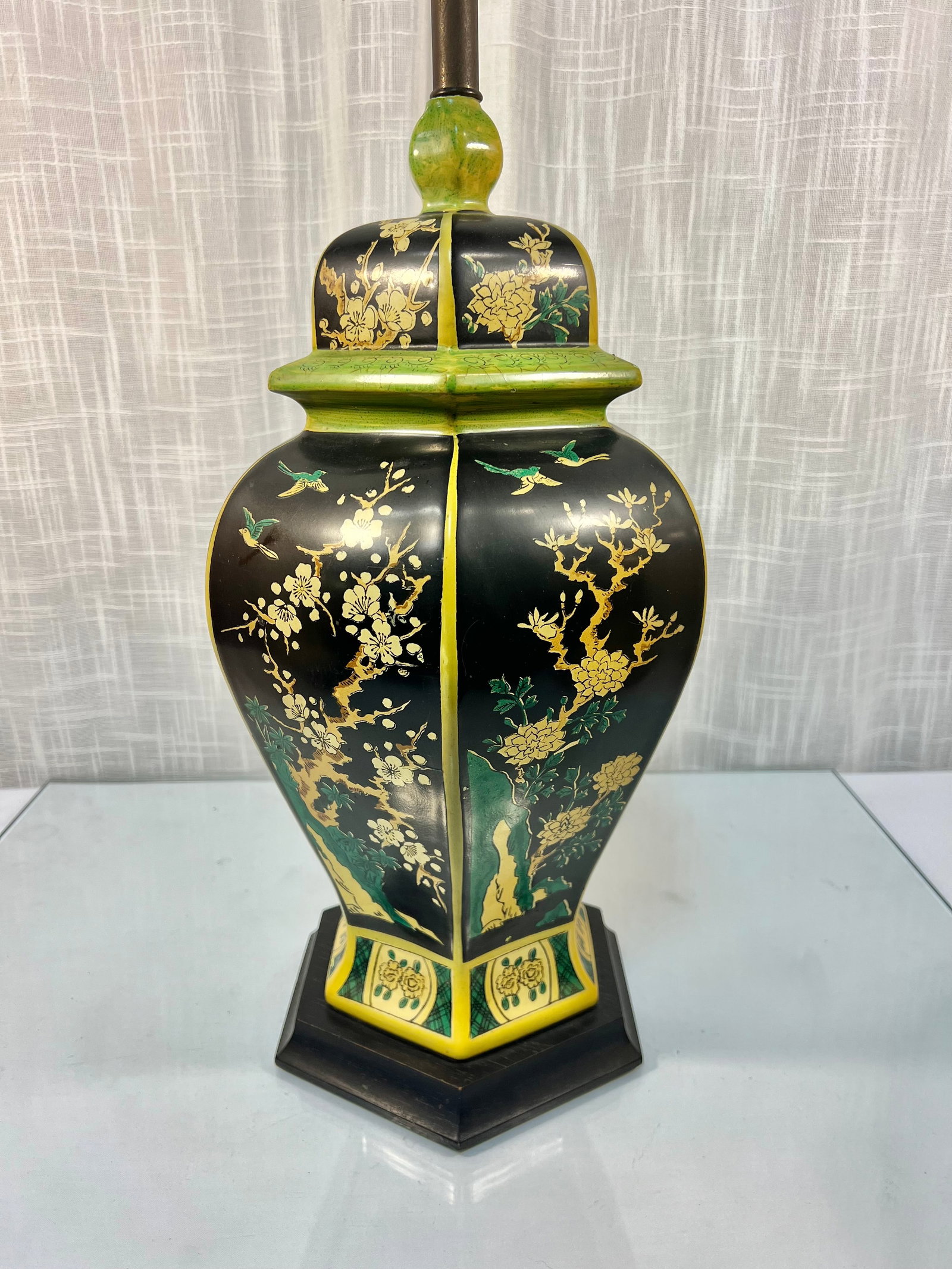 1970s Hand-Painted Hexagonal "Famille Noire" Ginger Jar Lamp - Turtle and Crane - Emerald & Gold Chi - 9