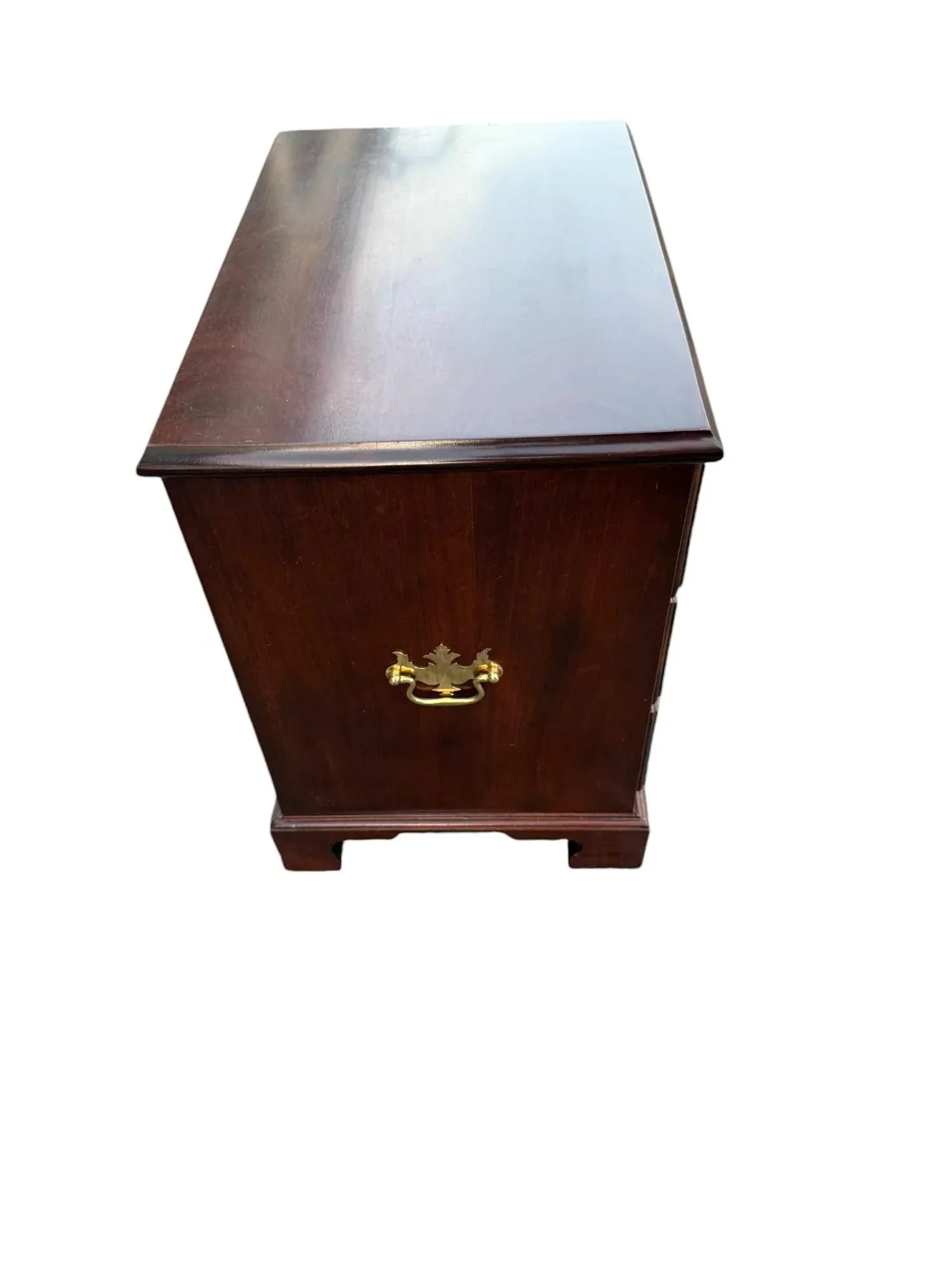 Late 20th Century Queen Anne Three Drawer Chest - 2