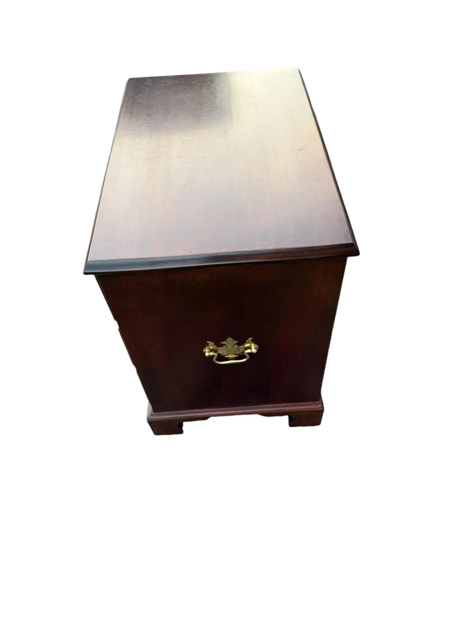 Late 20th Century Queen Anne Three Drawer Chest - 3