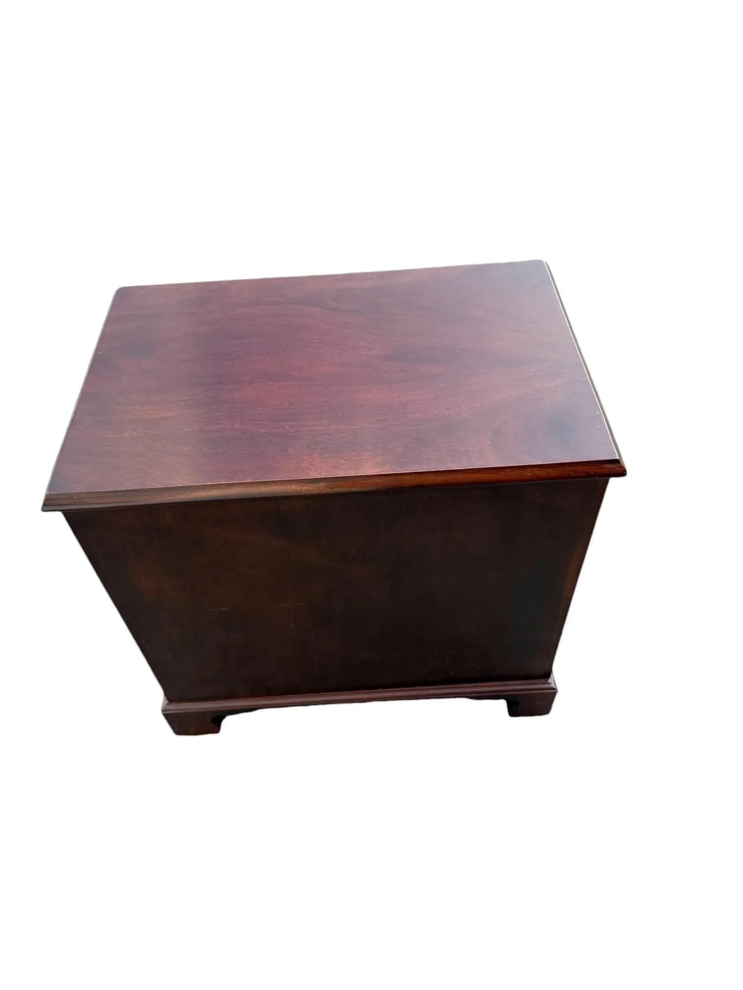 Late 20th Century Queen Anne Three Drawer Chest - 4