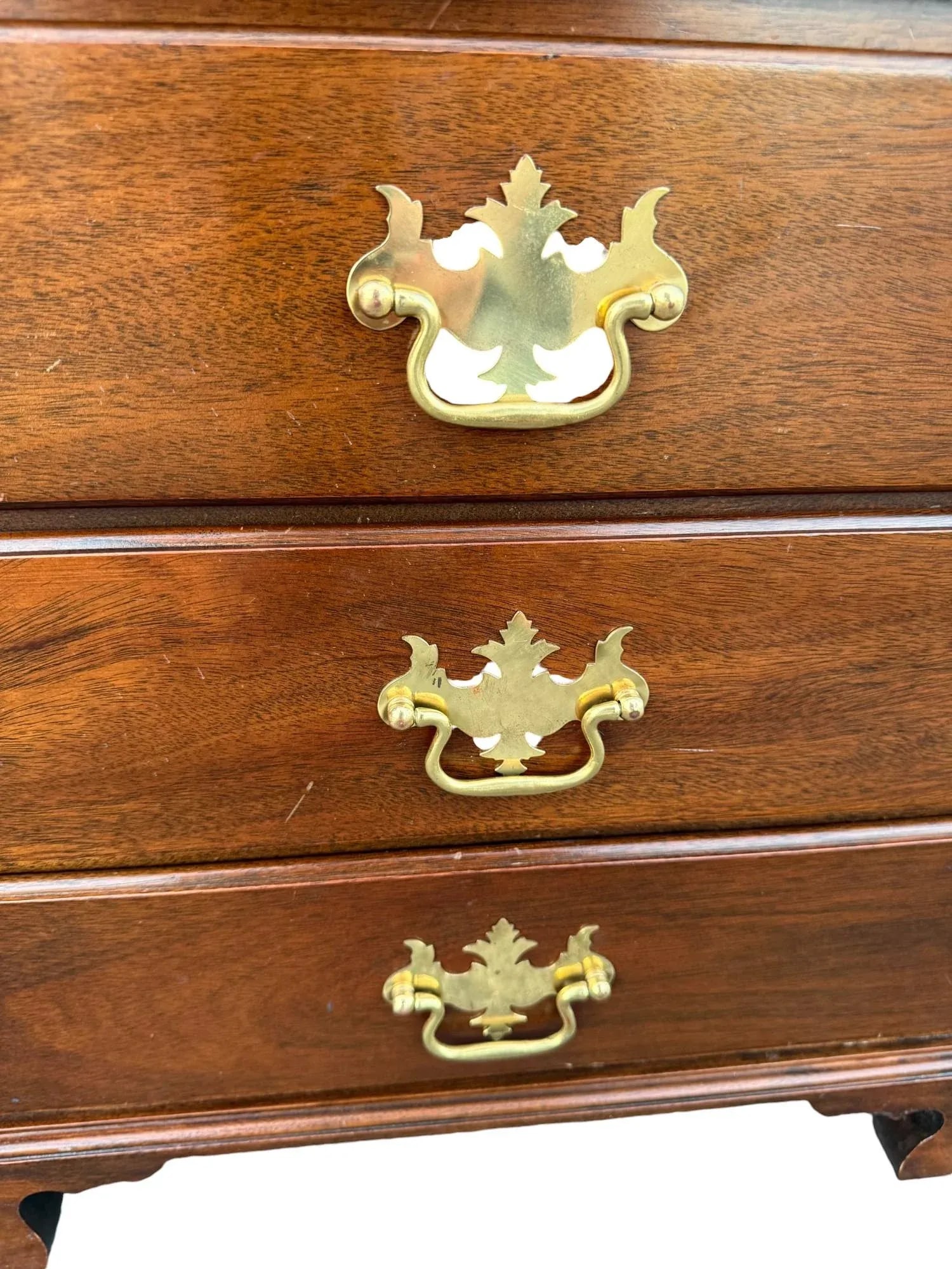 Late 20th Century Queen Anne Three Drawer Chest - 7
