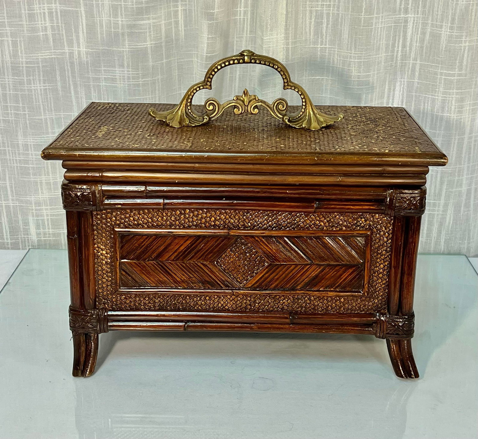 Chic Vintage Large Faux Bamboo and Rattan Memory Keepsake Box With Decorative Brass Handle - 2