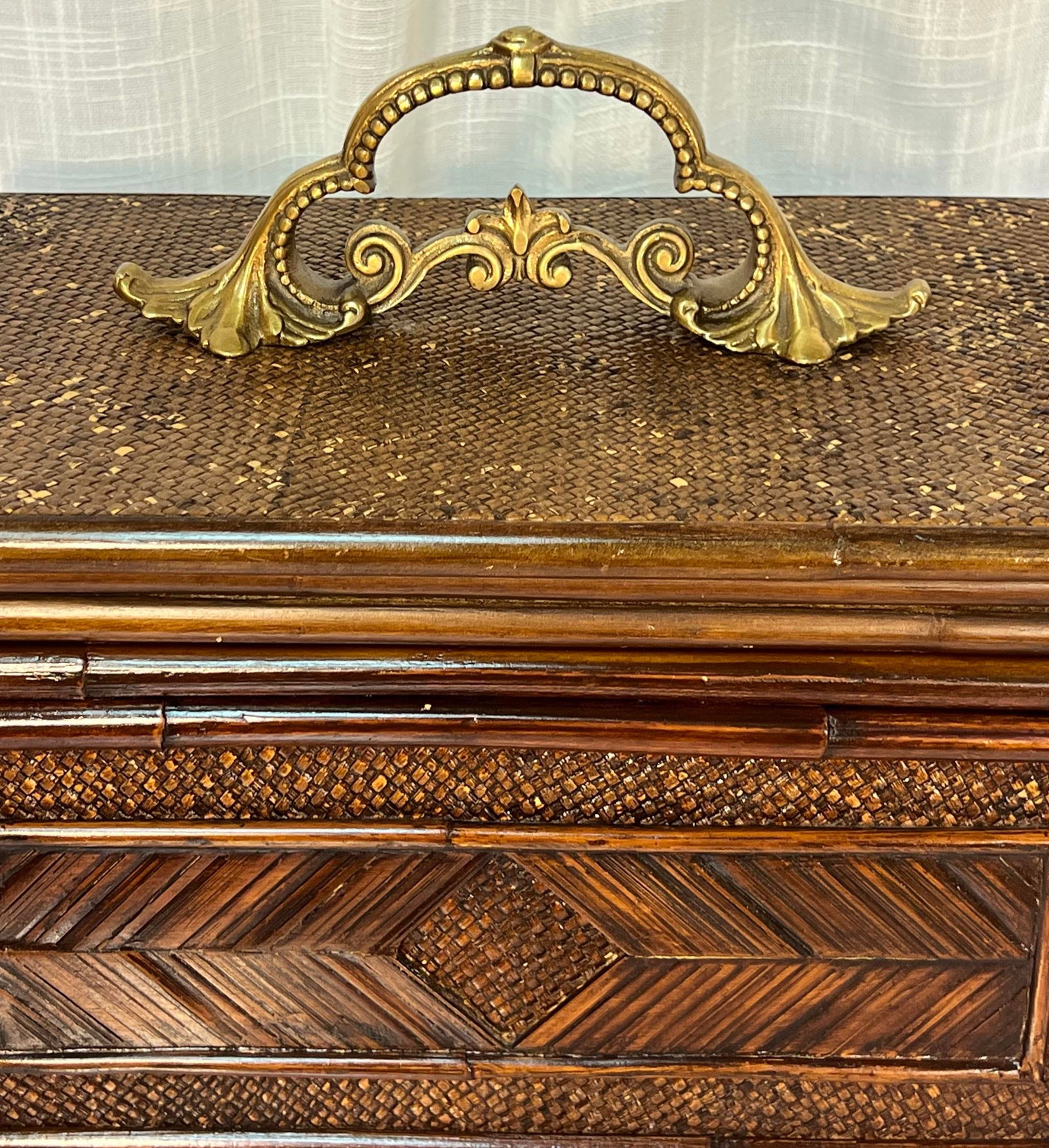 Chic Vintage Large Faux Bamboo and Rattan Memory Keepsake Box With Decorative Brass Handle - 4