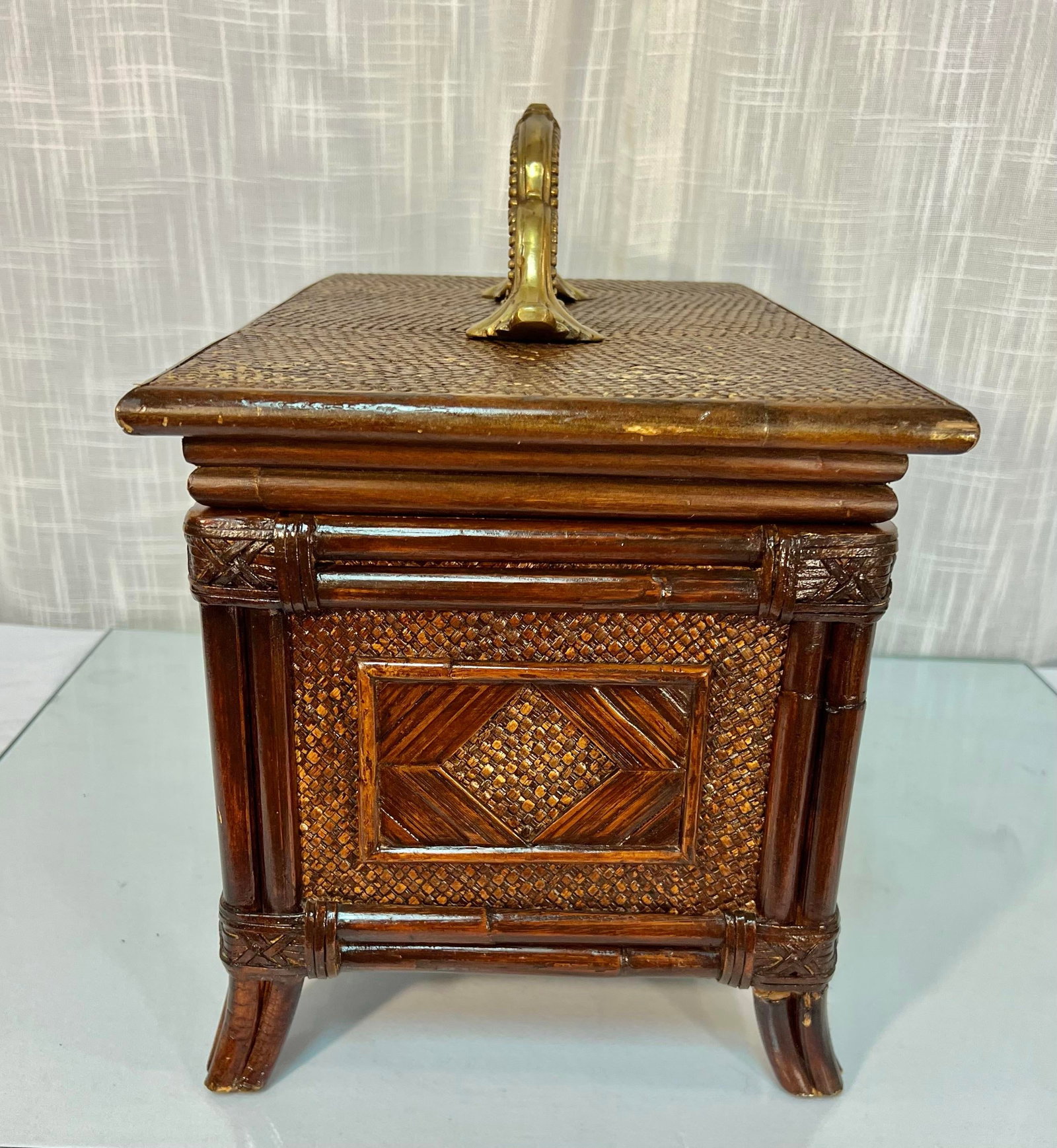 Chic Vintage Large Faux Bamboo and Rattan Memory Keepsake Box With Decorative Brass Handle - 6