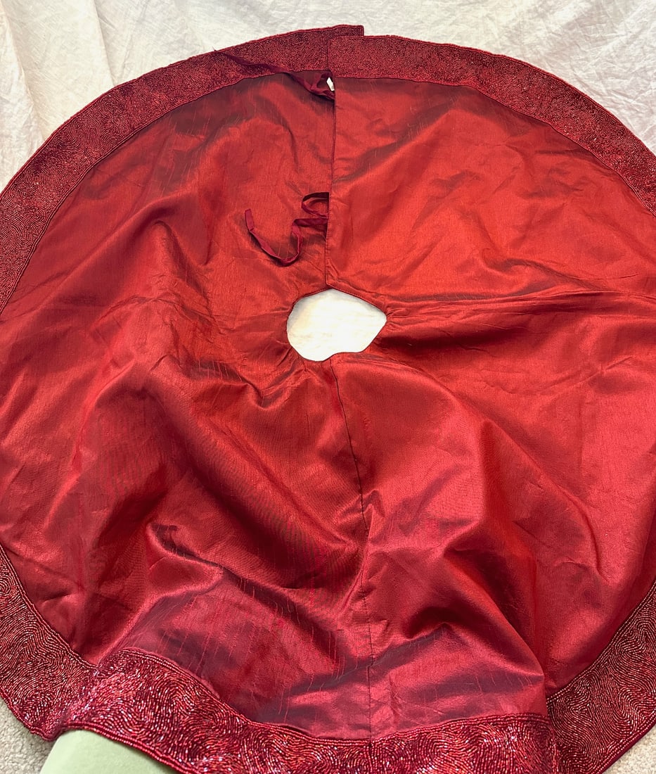 Red Shimmer Hand Beaded Tree Skirt - 4