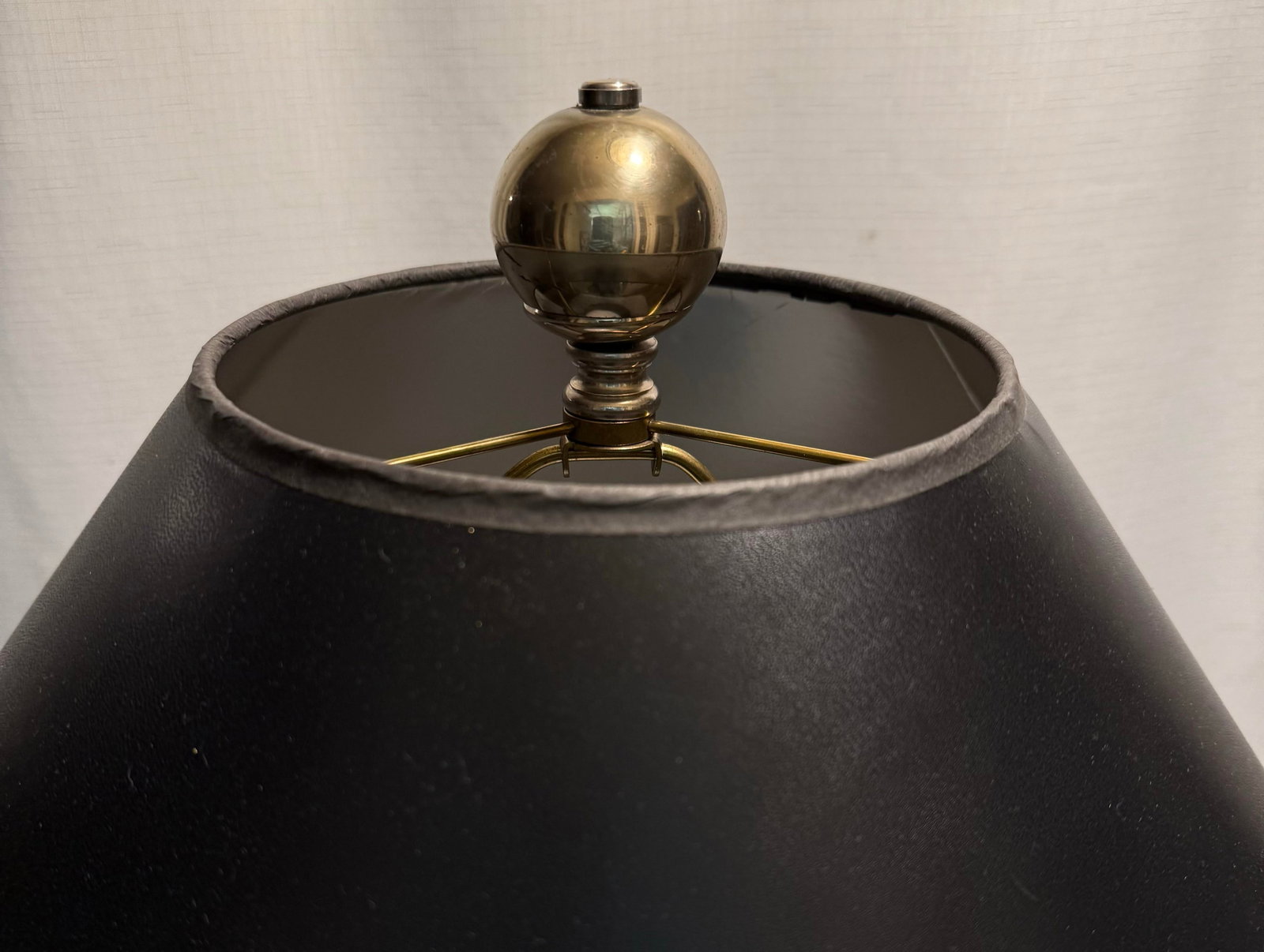 Vintage Hart Associates Post-Modern Brass & Metal Floor Lamp With Black Shade and Cream Painted Legs - 10