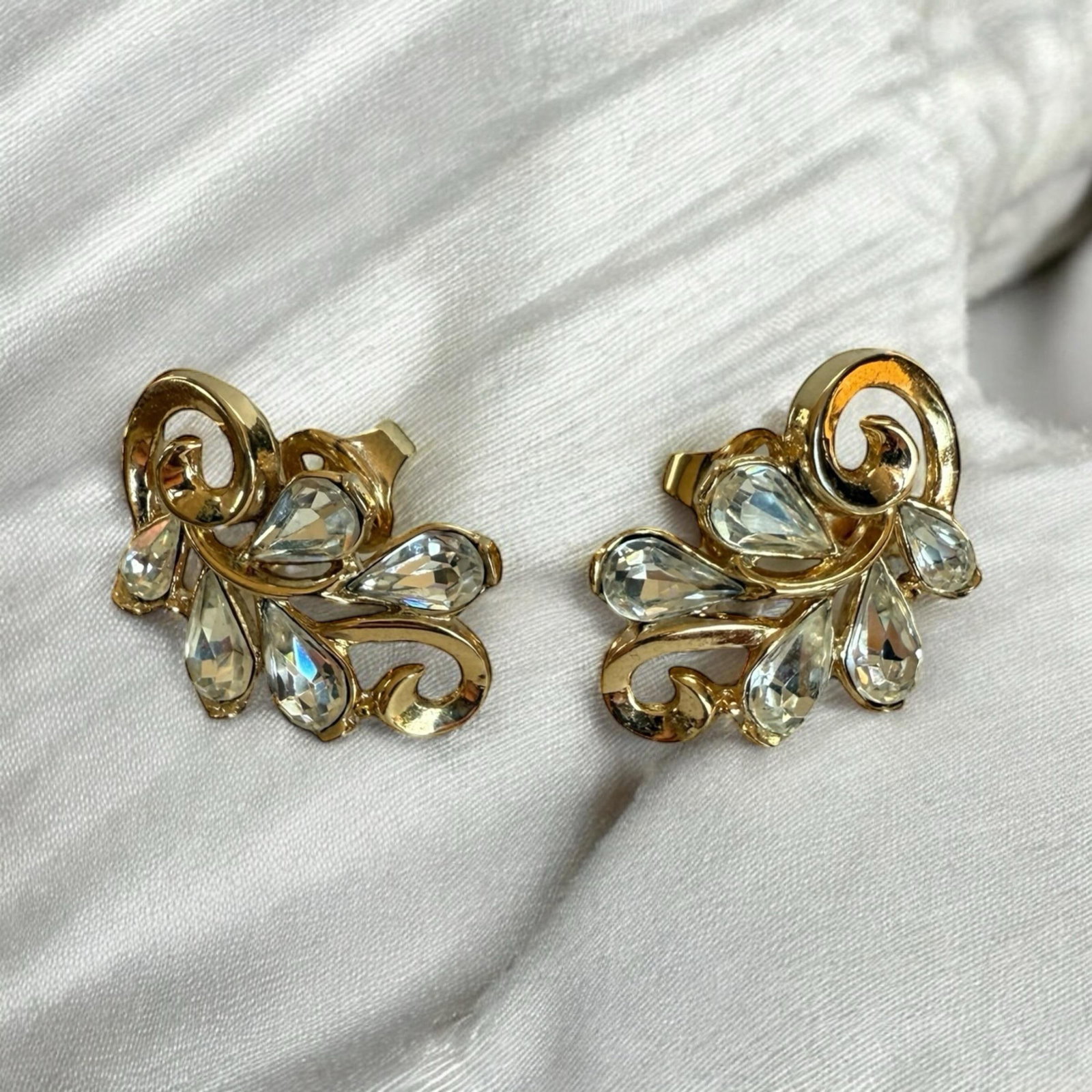 Mid 20th Century Vintage Trifari Gold Rhinestone Clip on Earrings, A Pair - 4