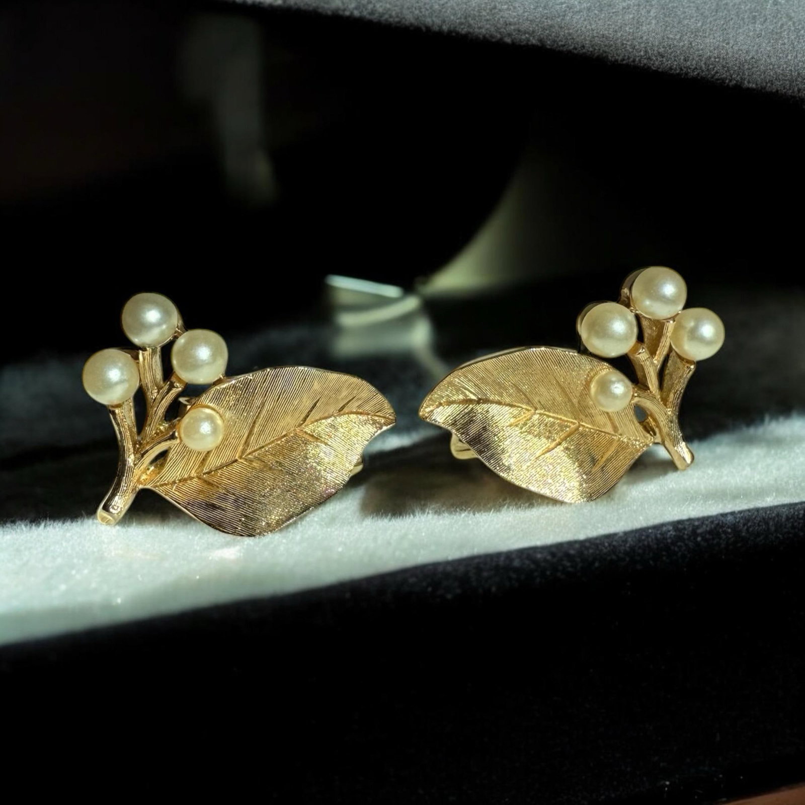 Mid 20th Century Trifari Vintage Gold Tone Leaf Earrings With Pear Accents - 2