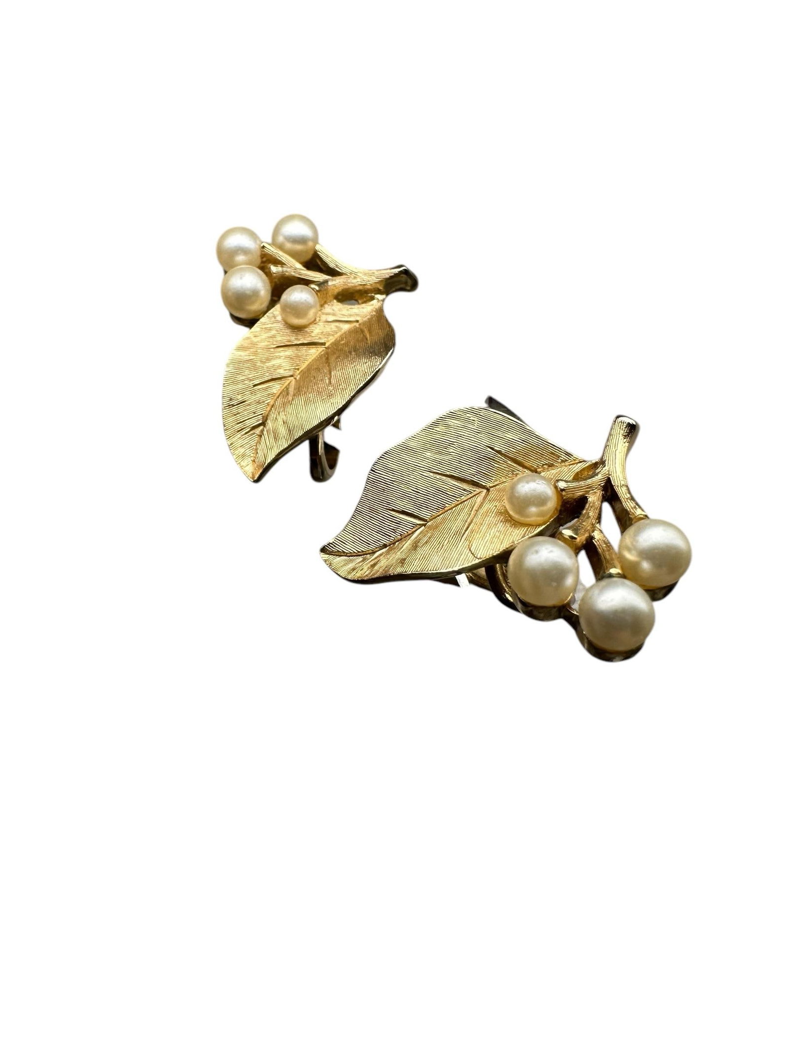 Mid 20th Century Trifari Vintage Gold Tone Leaf Earrings With Pear Accents - 3