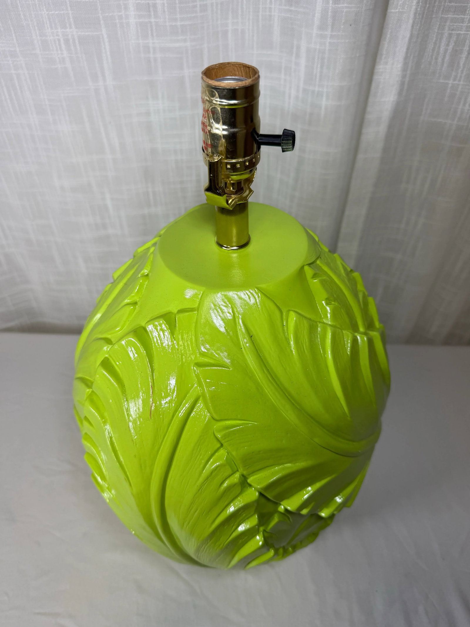 Vintage Palm Beach Regency Palm Leaf Solid Plaster Key Lime Green Table Lamp - Newly Painted - 4