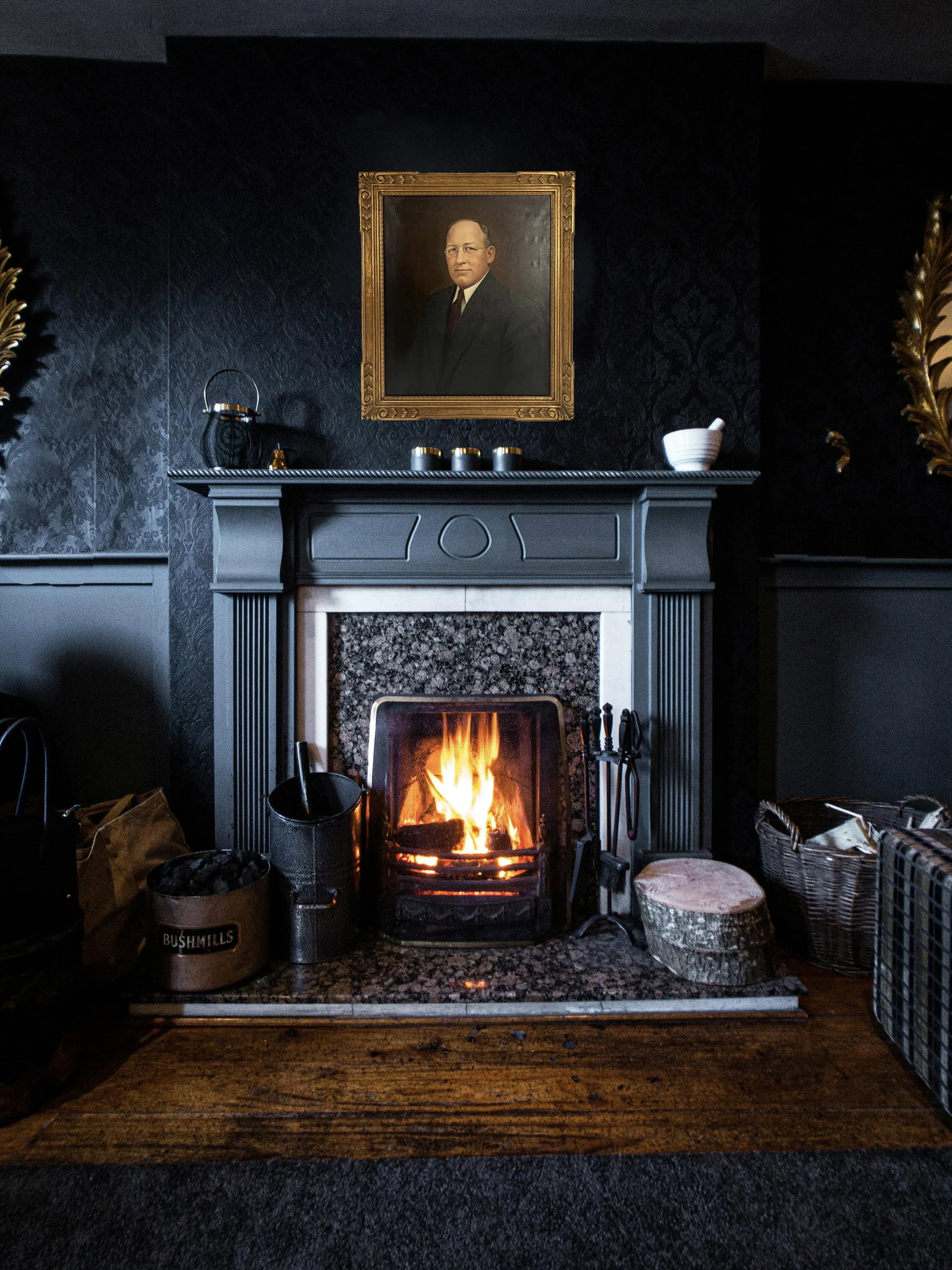 1920s Antique Portrait Oil Painting of a Gentleman, Framed - 5