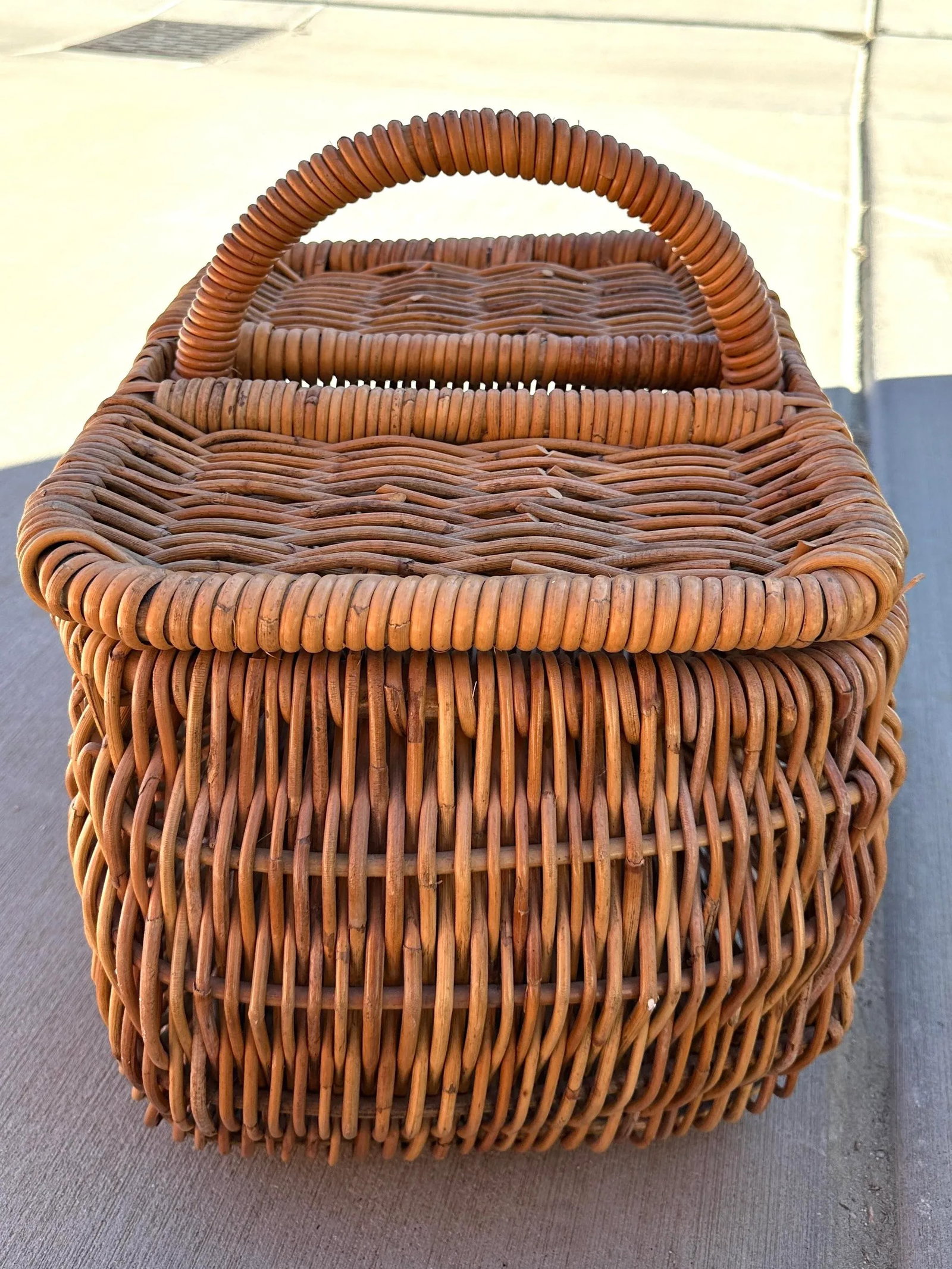 Vintage Thick Rattan/Wicker Picnic Basket W/Removable Lid - 3