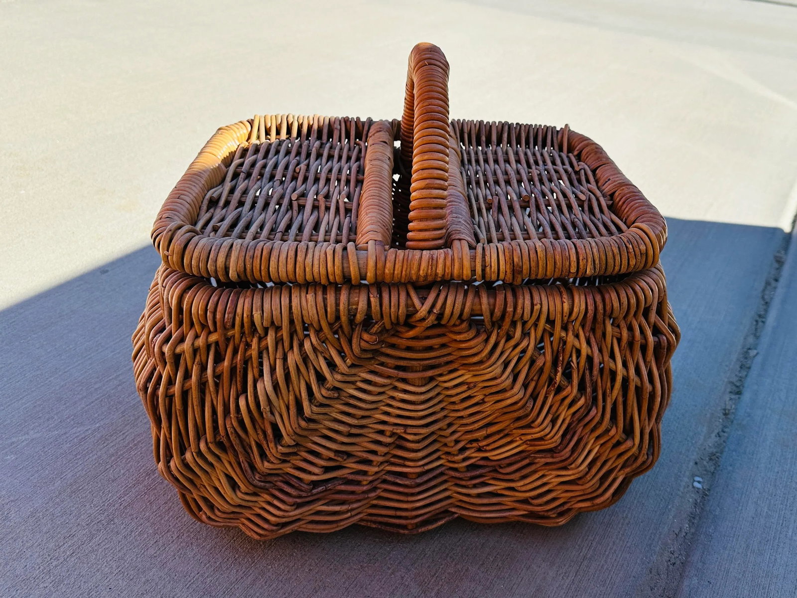 Vintage Thick Rattan/Wicker Picnic Basket W/Removable Lid - 5