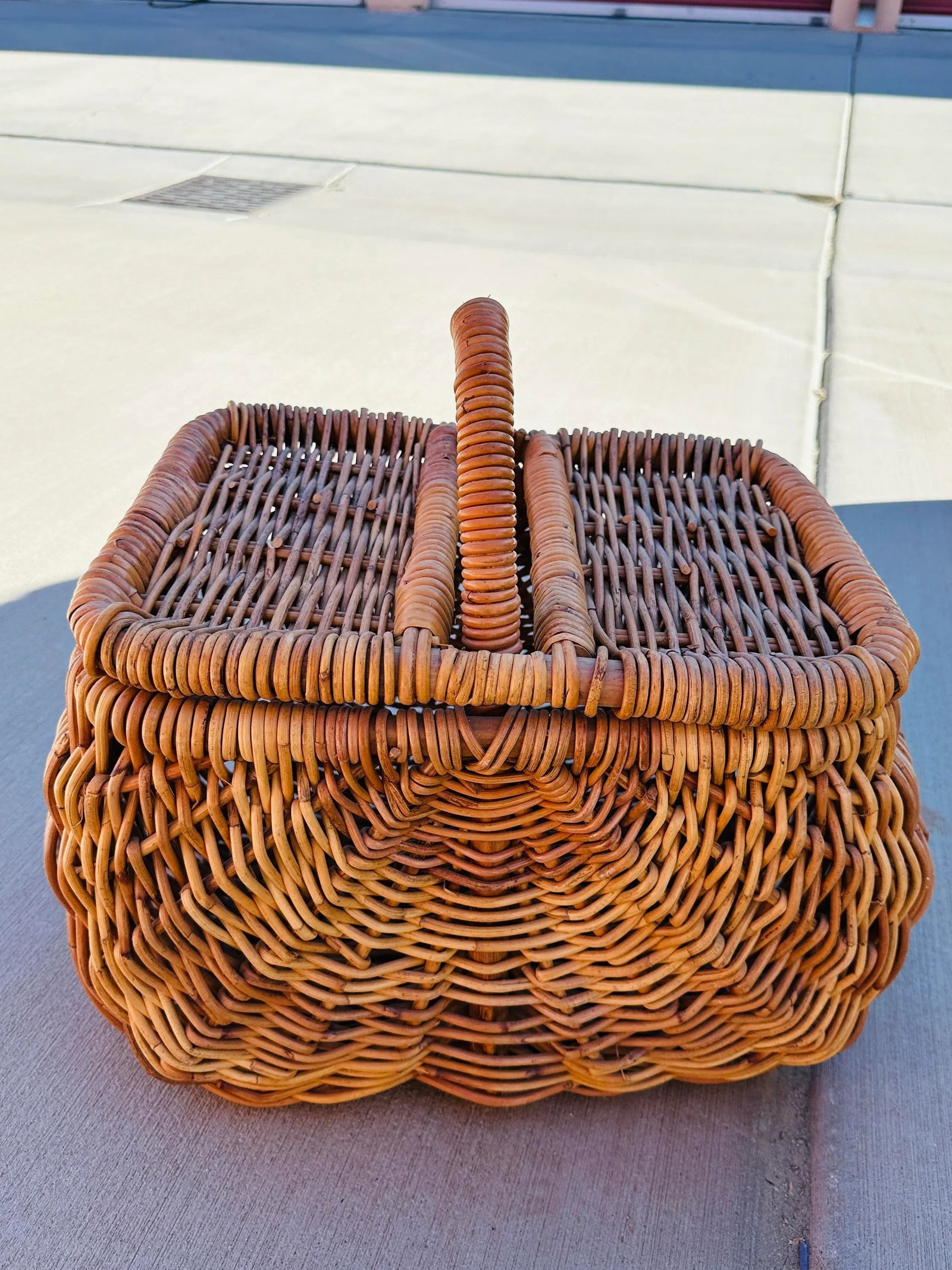 Vintage Thick Rattan/Wicker Picnic Basket W/Removable Lid - 6