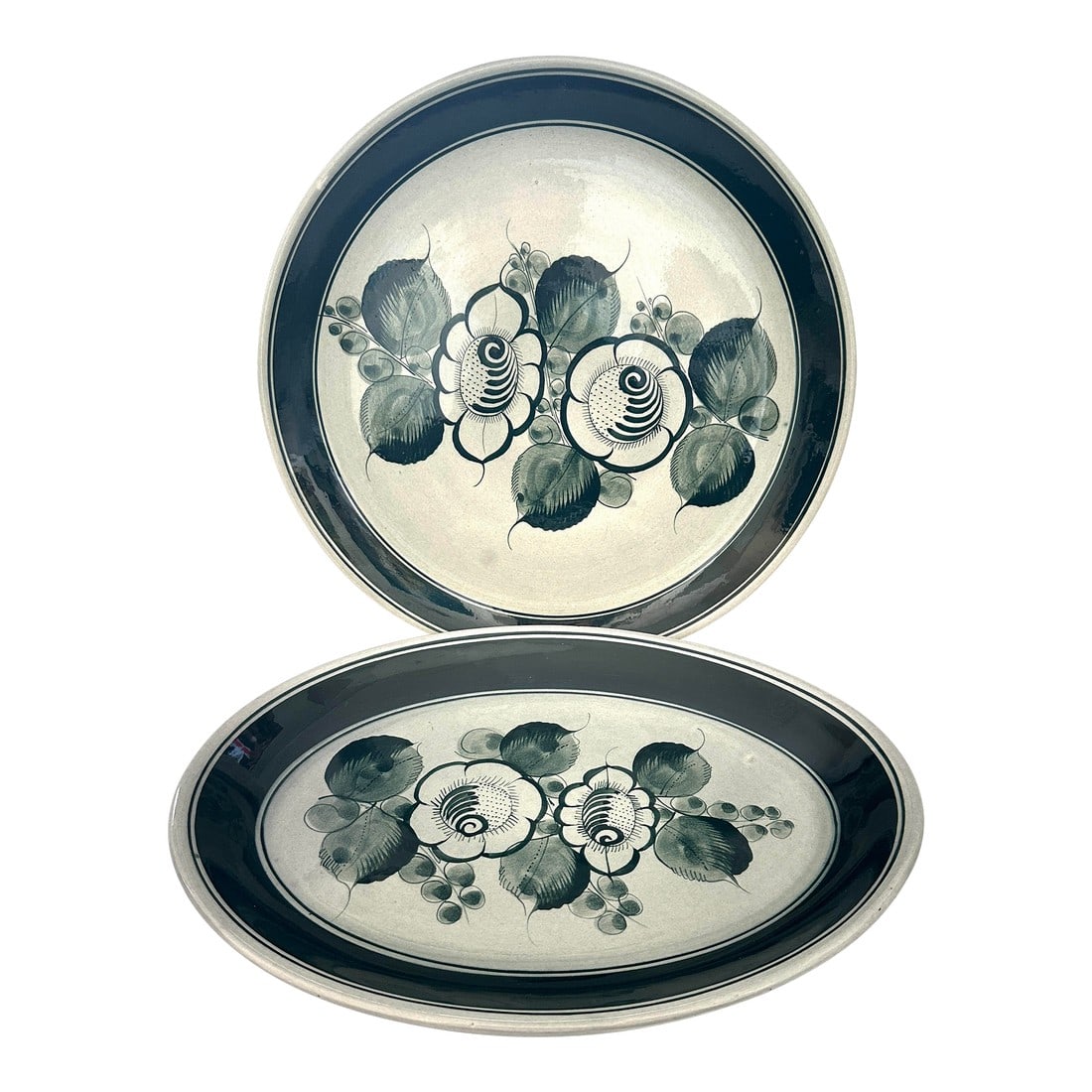 Vintage Pair of Ceramica Artistica "Gomez" Platters: Vintage Pair of Ceramica Artistica "Gomez" Platters, green floral print with green band. Hand painted. I also have matching plates, vase, pitcher, tea pot and casserole bowl in my other listings. 